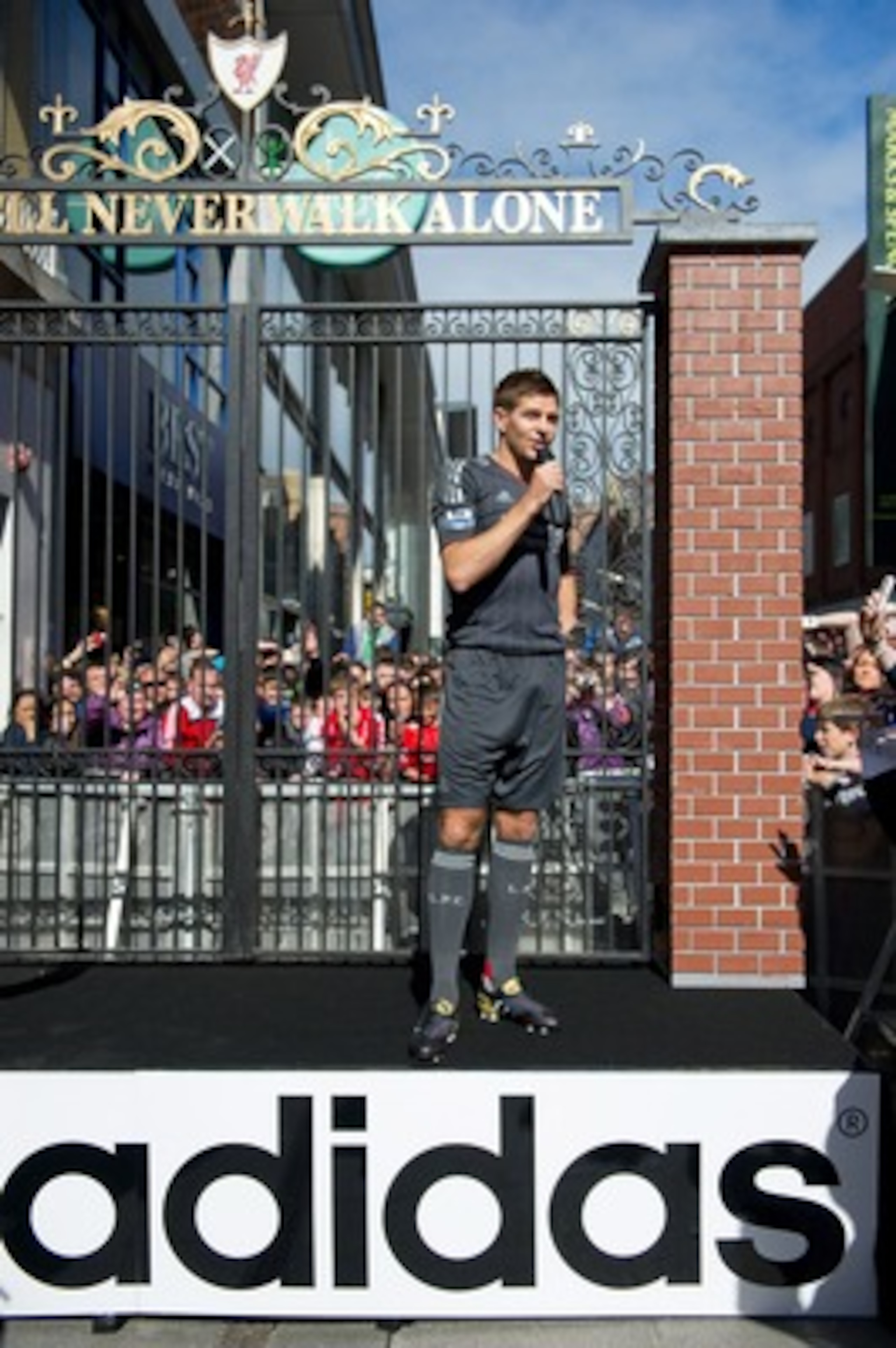 DUBLIN, IRELAND - MAY 12:  Steven Gerrard of Liverpool FC speaks to fans at the launch the new Liverpool away kit in front of the Shankly Gates. as adidas bring iconic pieces from Liverpool FC to the city on May 12, 2001 in Dublin, Ireland.  (Photo by adi