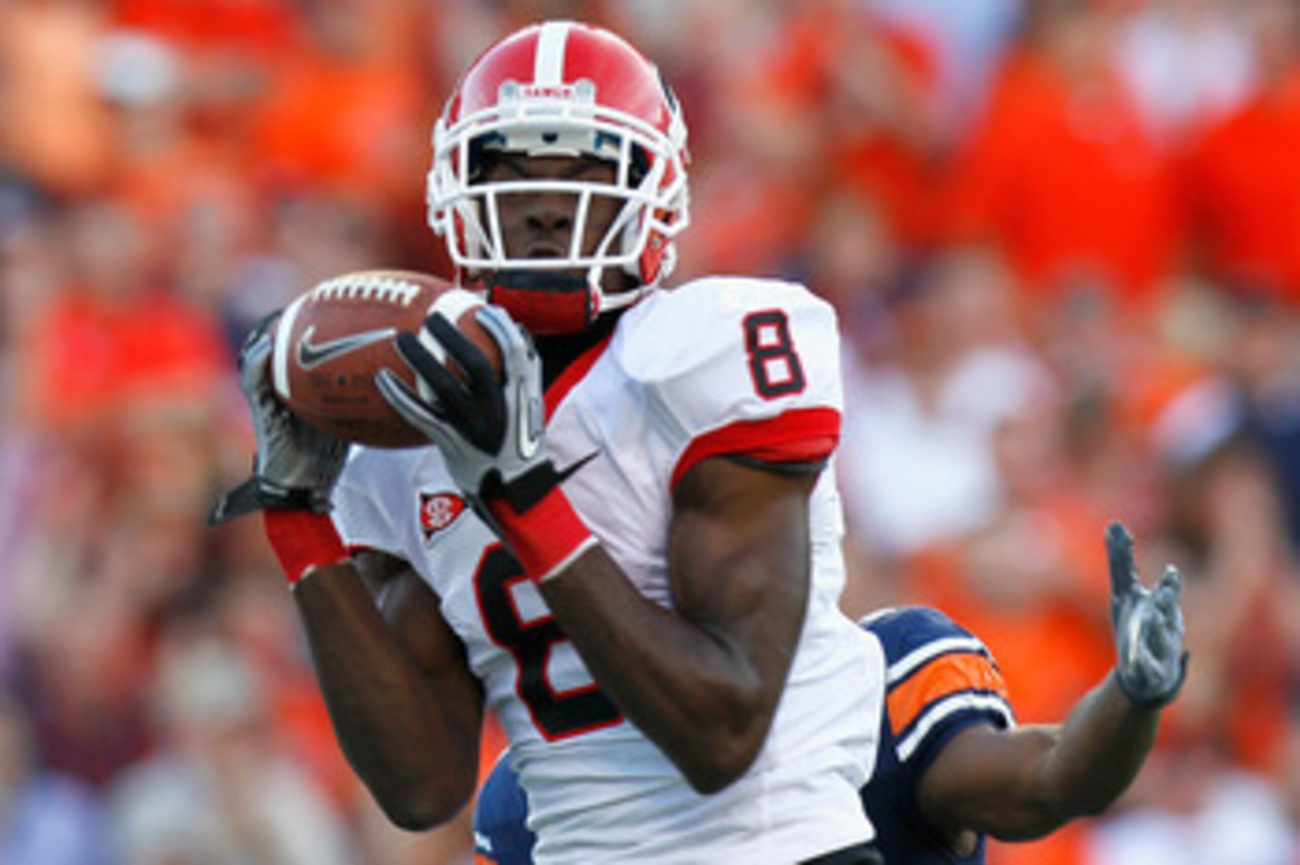 AUBURN, AL - NOVEMBER 13:  A.J. Green #8 of the Georgia Bulldogs pulls in this touchdown reception against Demond Washington #14 of the Auburn Tigers at Jordan-Hare Stadium on November 13, 2010 in Auburn, Alabama.  (Photo by Kevin C. Cox/Getty Images)