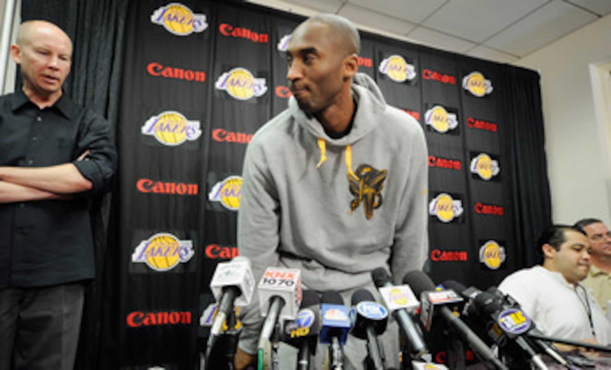 EL SEGUNDO, CA - MAY 11:  Kobe Bryant #24 of the Los Angeles Lakers leaves a news conference at the Lakers training facility on May 11, 2011 in El Segundo, California. The Lakers were swept out of their best of seven series with the Dallas Mavericks four