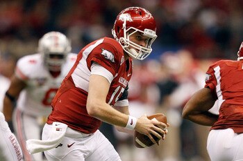 NEW ORLEANS, LA - JANUARY 04:  Quarterback Ryan Mallett #15 of the Arkansas Razorbacks looks to hand the ball off against the Ohio State Buckeyes during the Allstate Sugar Bowl at the Louisiana Superdome on January 4, 2011 in New Orleans, Louisiana.  (Pho
