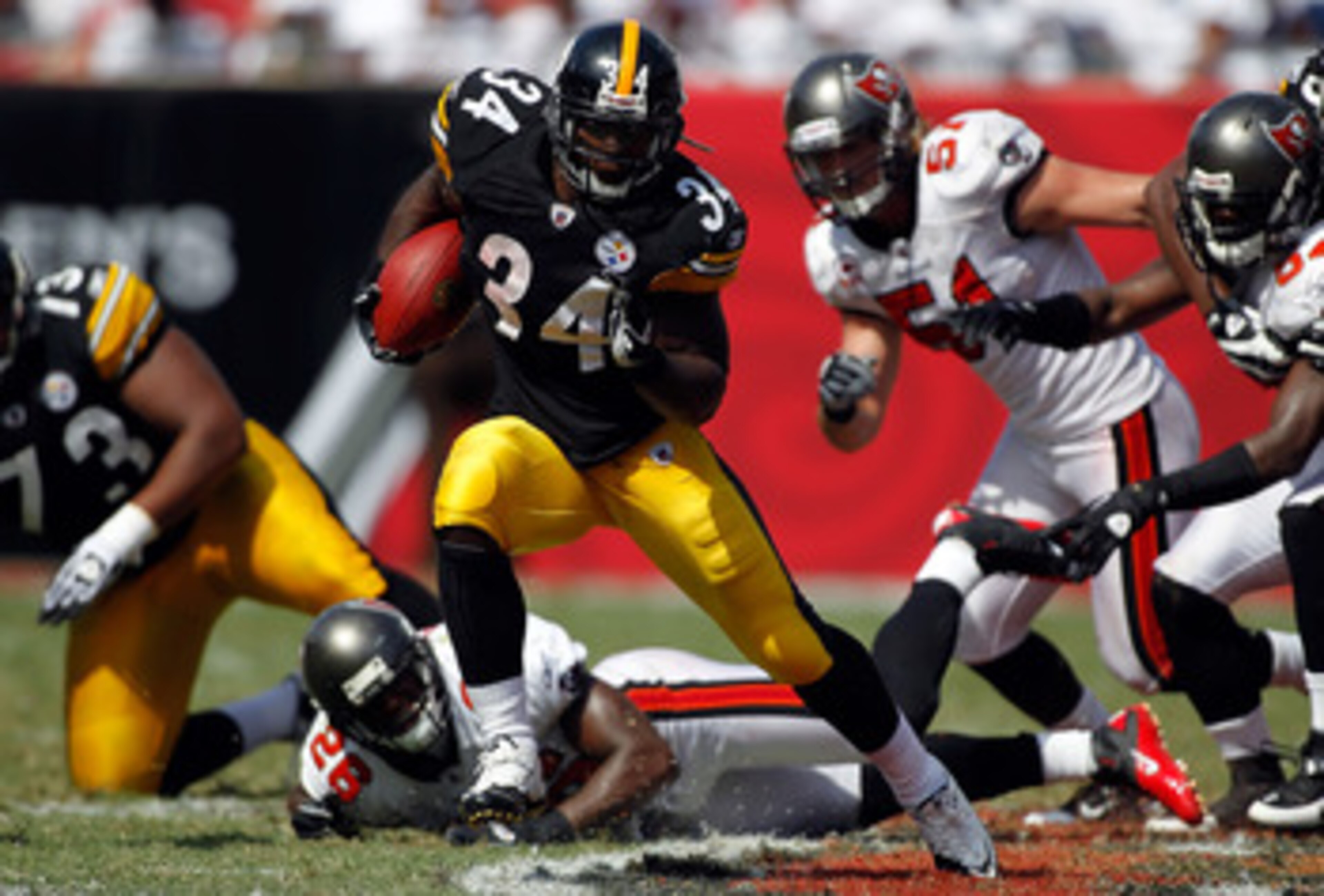 TAMPA, FL - SEPTEMBER 26:  Running back Rashard Mendenhall #34 of the Pittsburgh Steelers runs the ball against the Tampa Bay Buccaneers during the game at Raymond James Stadium on September 26, 2010 in Tampa, Florida. The undefeated Steelers won 38-13.  