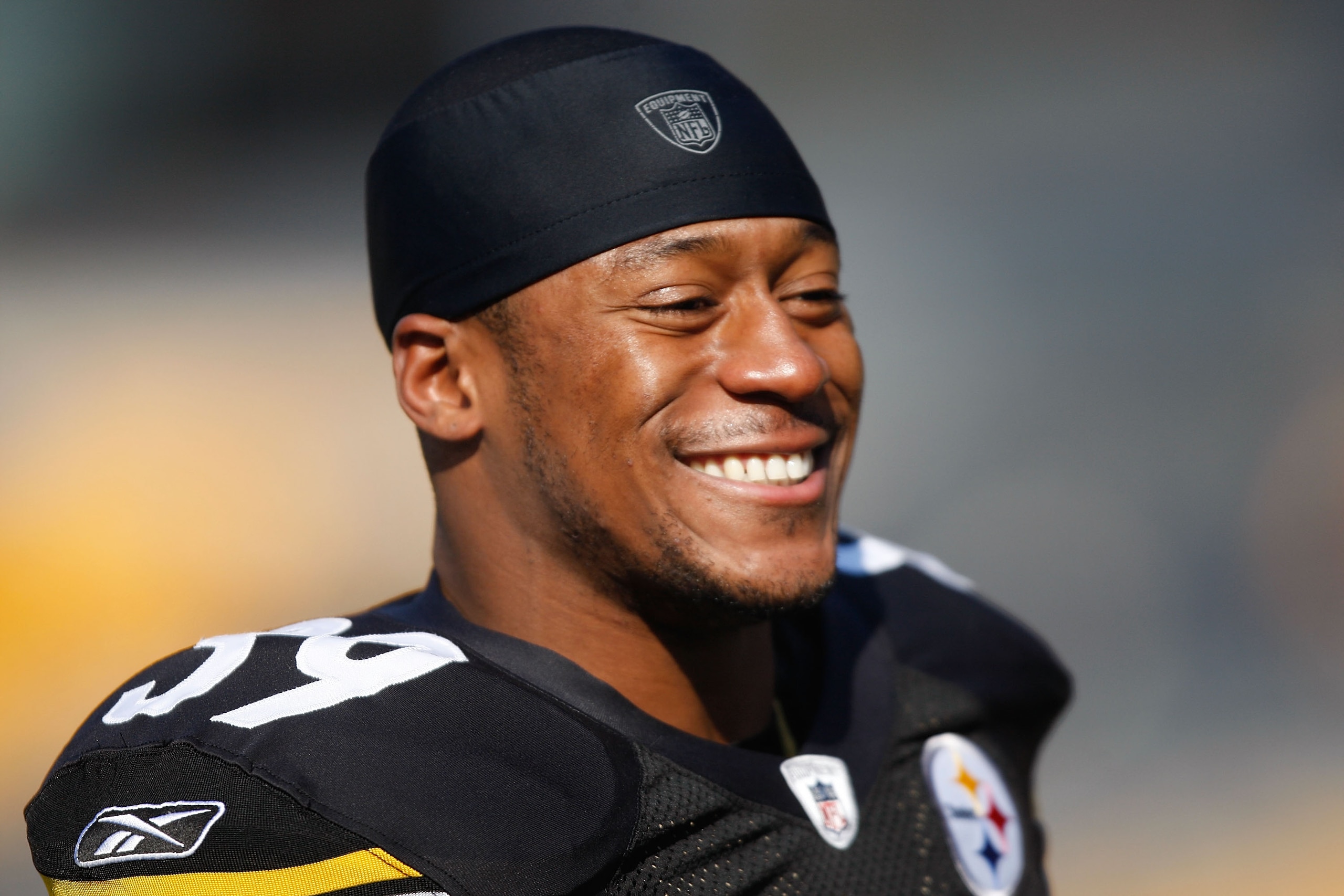 PITTSBURGH - DECEMBER 06:  Willie Parker #39 of the Pittsburgh Steelers warms up before the game against the Oakland Raiders on December 6, 2009 at Heinz Field in Pittsburgh, Pennsylvania. (Photo by Jared Wickerham/Getty Images)