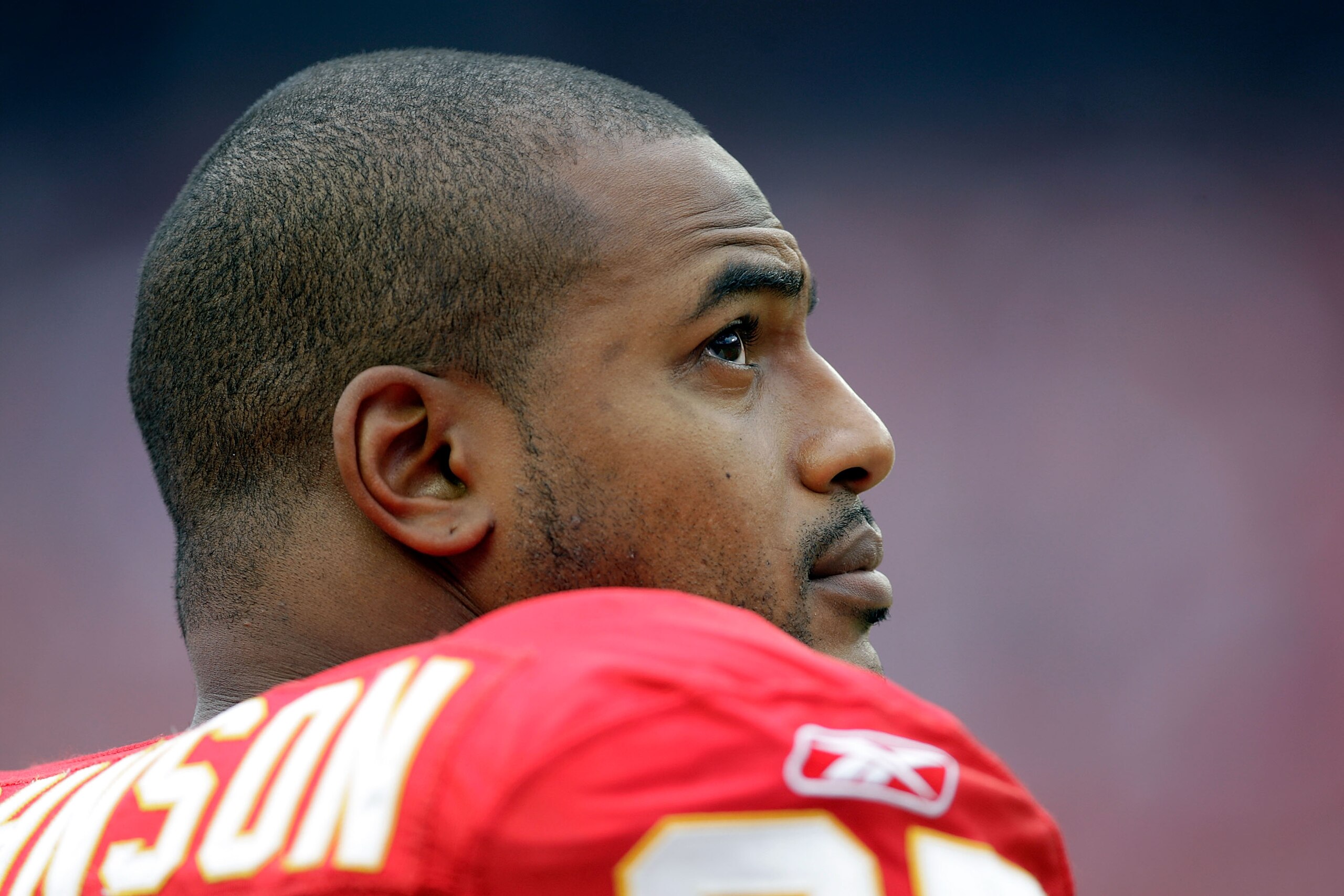 KANSAS CITY, MO - OCTOBER 25:  Running back Larry Johnson #27 of the Kansas City Chiefs watches the scoreboard during the game against the San Diego Chargers on October 25, 2009 at Arrowhead Stadium in Kansas City, Missouri.  (Photo by Jamie Squire/Getty