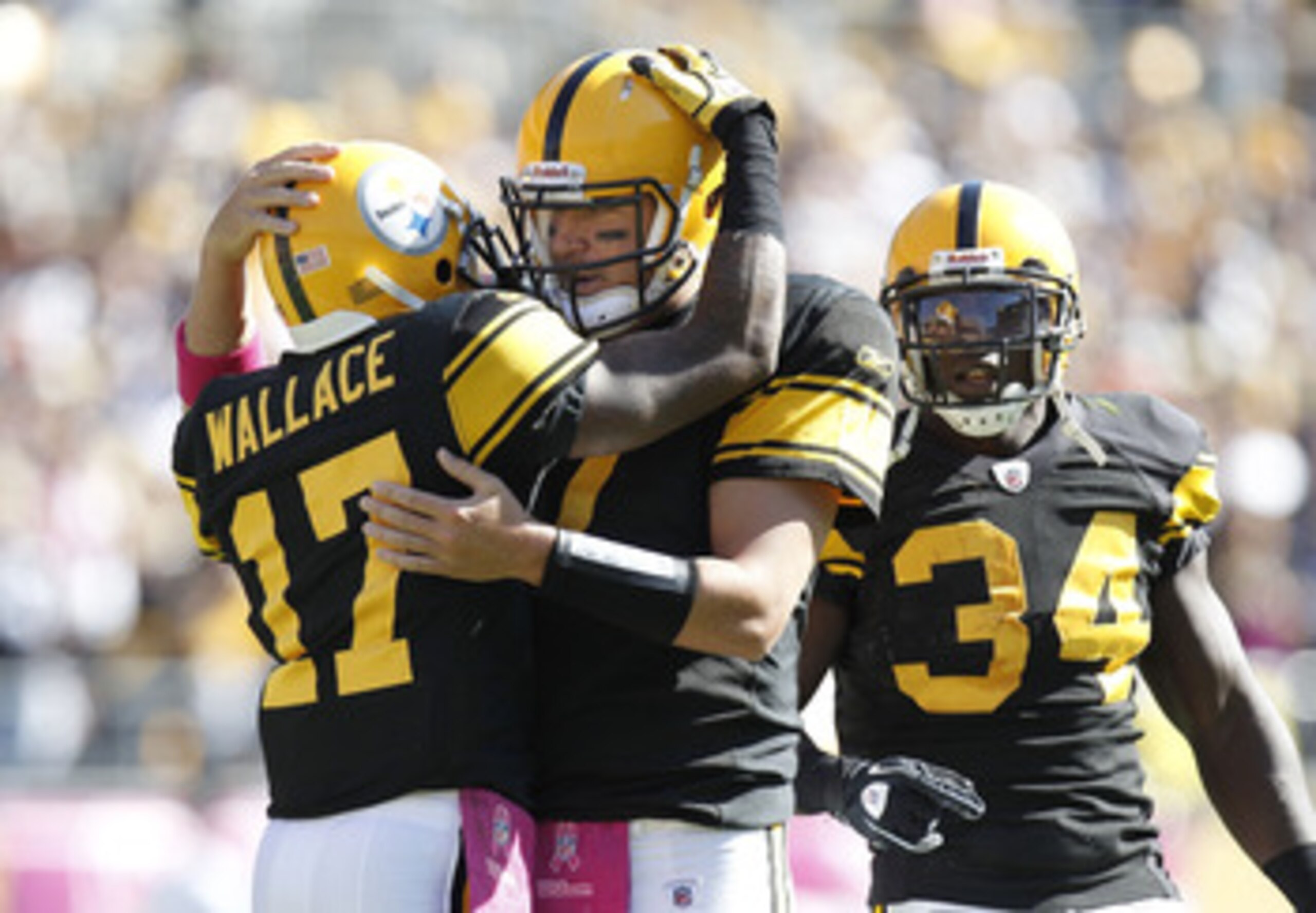 PITTSBURGH - OCTOBER 17:  Ben Roethlisberger #7 of the Pittsburgh Steelers celebrates a second quarter touchdown pass with Mike Wallace and Rashard Mendenhall while playing the Cleveland Browns on October 17, 2010 at Heinz Field in Pittsburgh, Pennsylvani