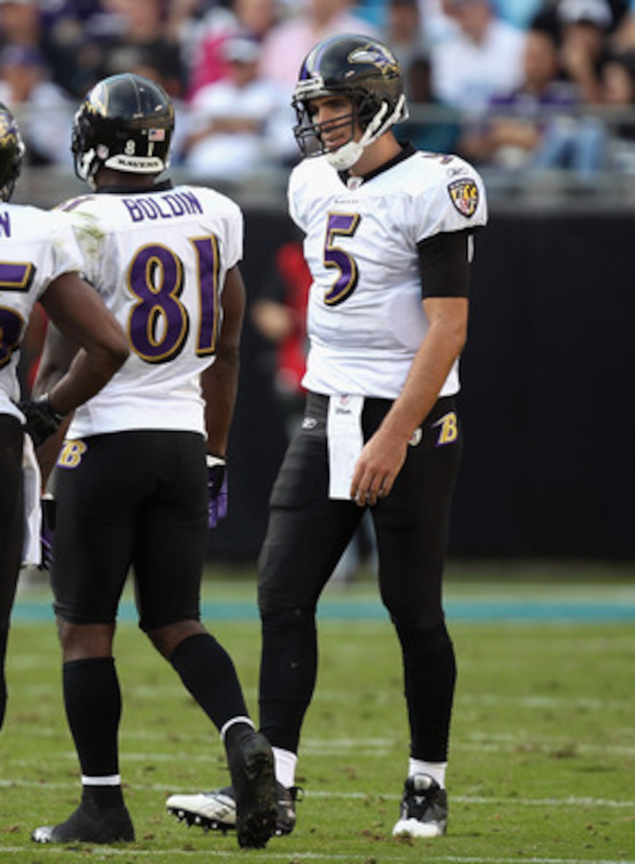CHARLOTTE, NC - NOVEMBER 21:  Joe Flacco #5 of the Baltimore Ravens talks to his wide receivers Derrick Mason #85 and Anquan Boldin #81 during a timeout against the Carolina Panthers at Bank of America Stadium on November 21, 2010 in Charlotte, North Caro