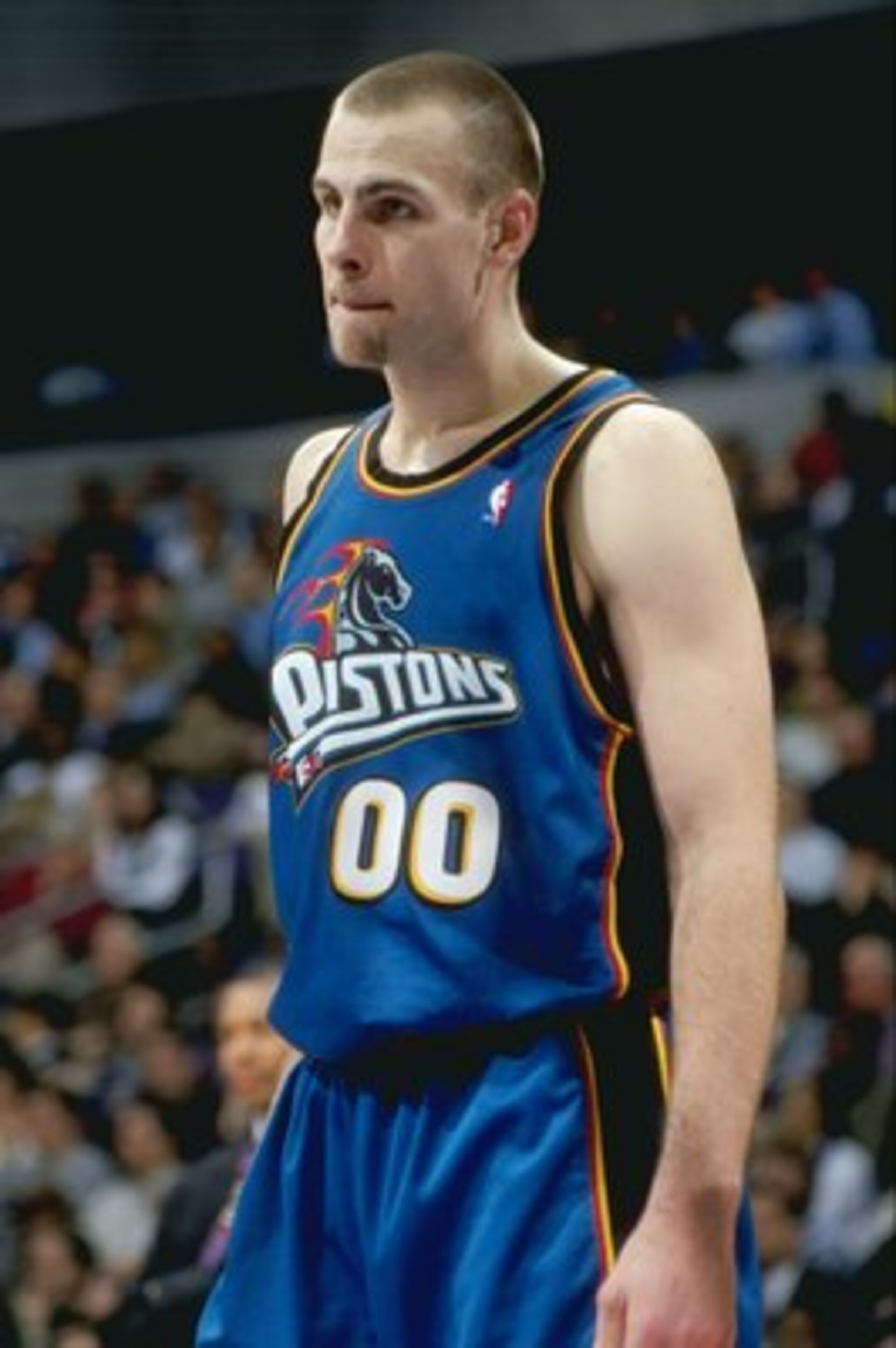 10 Mar 1999:  Eric Montross #00 of the Detroit Pistons looking on during the game against the Washington Wizards at the MCI Center in Washington, D.C. The Wizards defeated the Pistons 97-87.   Mandatory Credit: Doug Pensinger  /Allsport