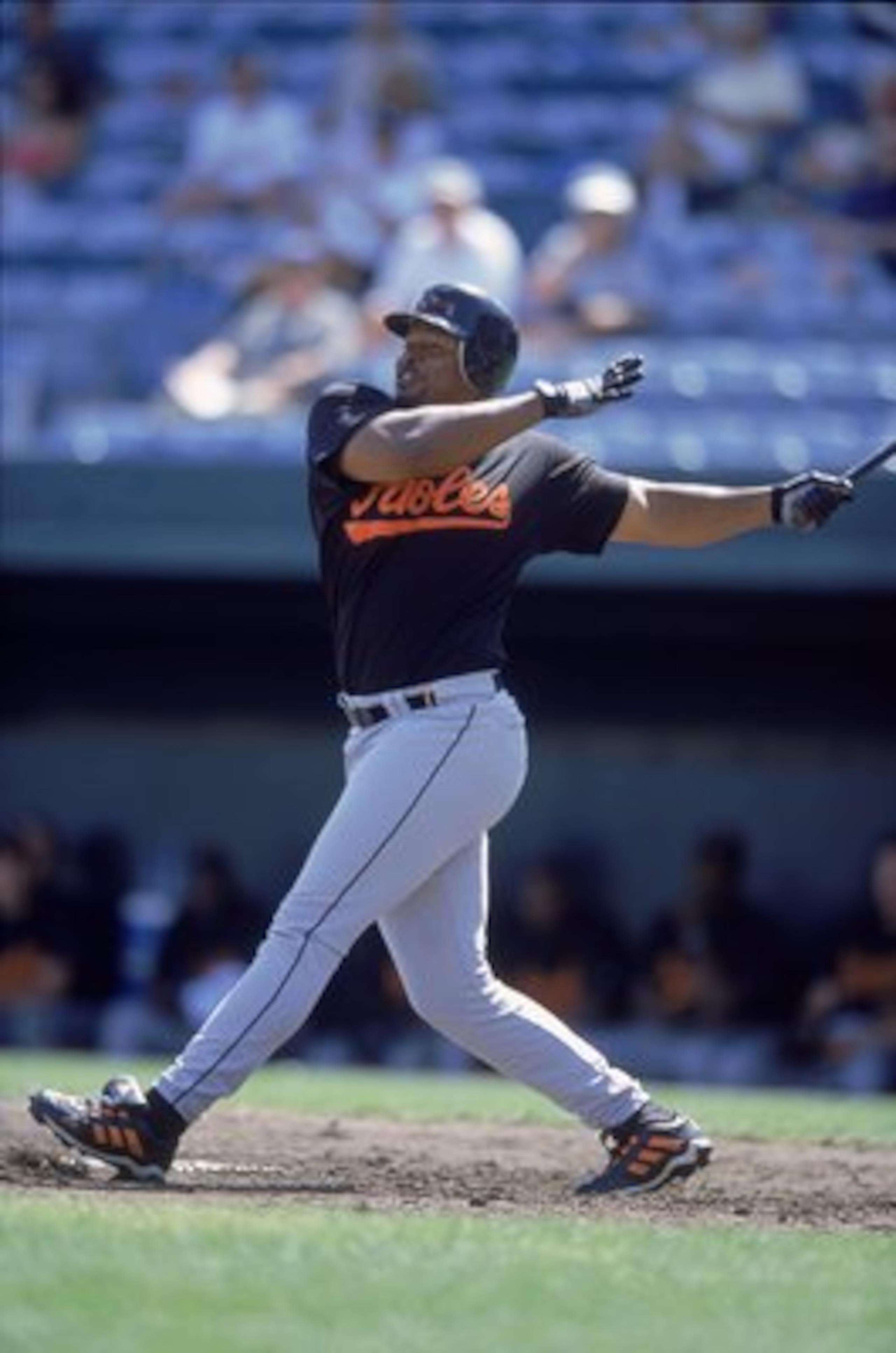 26 Feb 2001:  Albert Belle #88 of the Baltimore Orioles takes a swing at the ball during Spring Training at the Fort Lauderdale Stadium in Fort Lauderdale, Florida.Mandatory Credit: Ezra Shaw  /Allsport