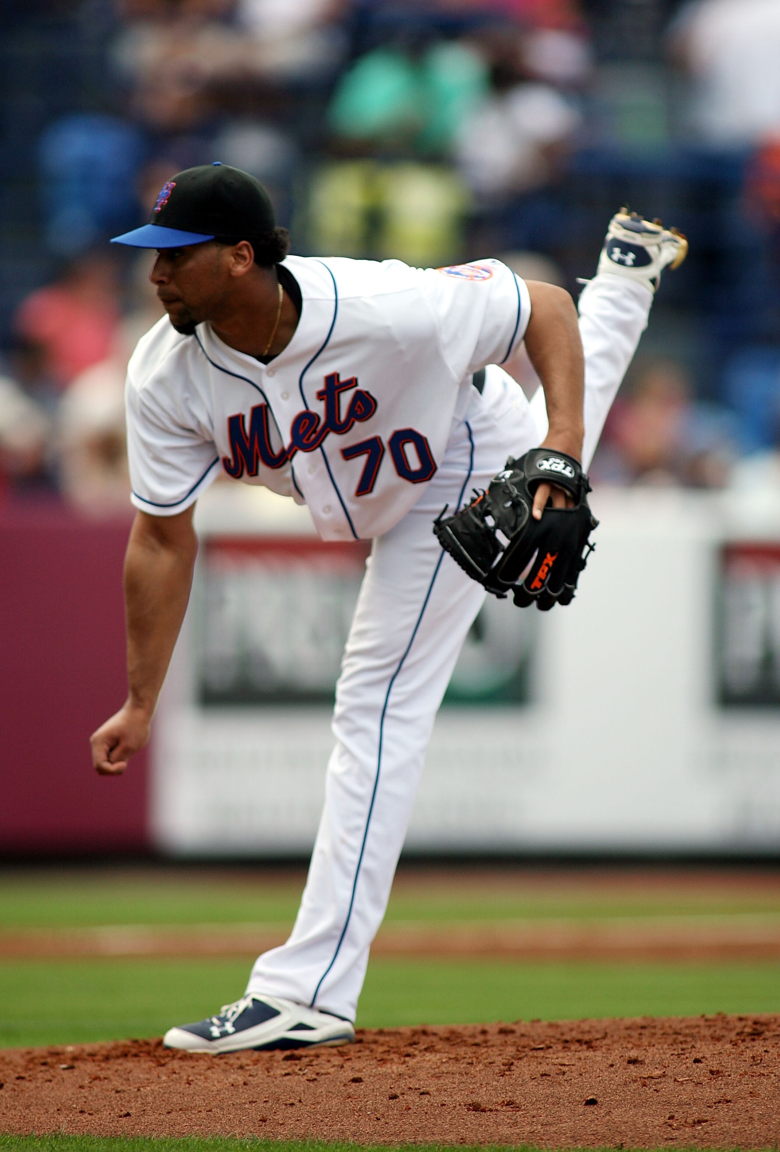 PORT ST. LUCIE, FL - FEBRUARY 26:  Pitcher Pedro Beato #70 of the New York Mets throws against the Atlanta Braves at Digital Domain Park on February 26, 2011 in Port St. Lucie, Florida.  (Photo by Marc Serota/Getty Images)