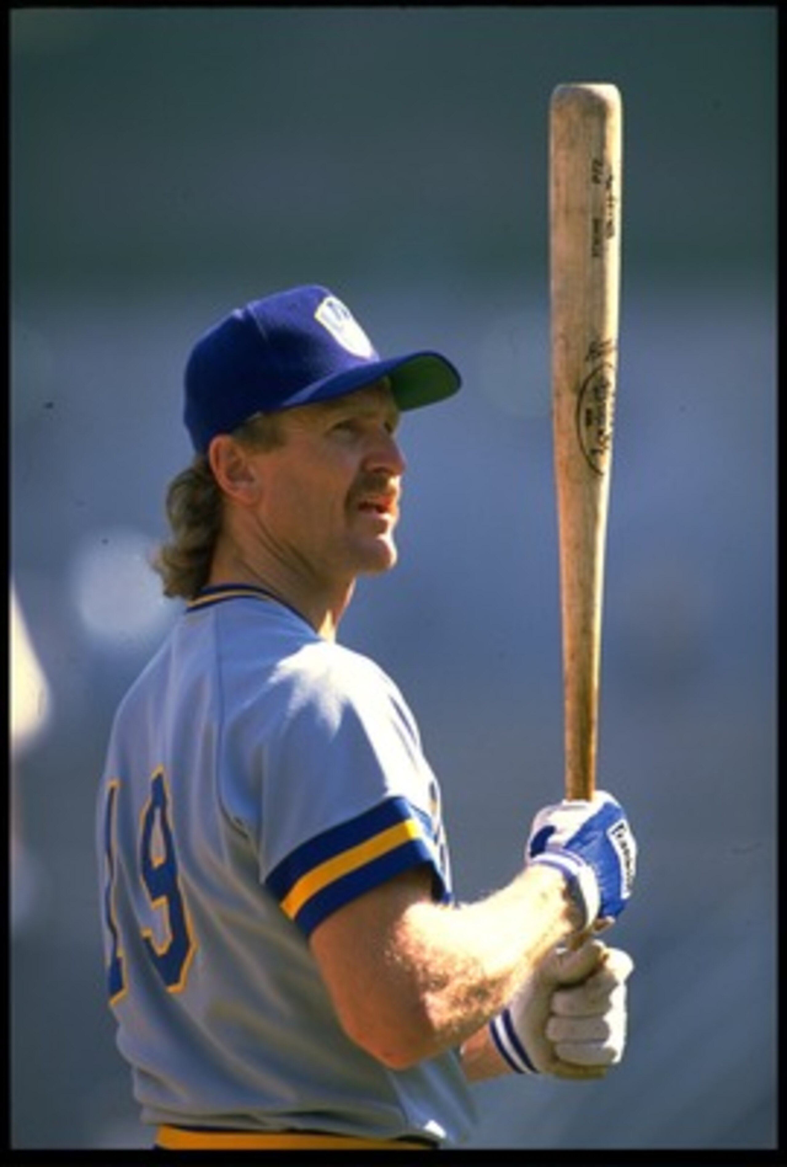 1989:  MILWAUKEE BREWERS INFIELDER ROBIN YOUNT AWAITS HIS ATBAT DURING THE BREWERS VERSUS OAKLAND A''S GAME AT OAKLAND COUNTY STADIUM IN OAKLAND, CALIFORNIA.