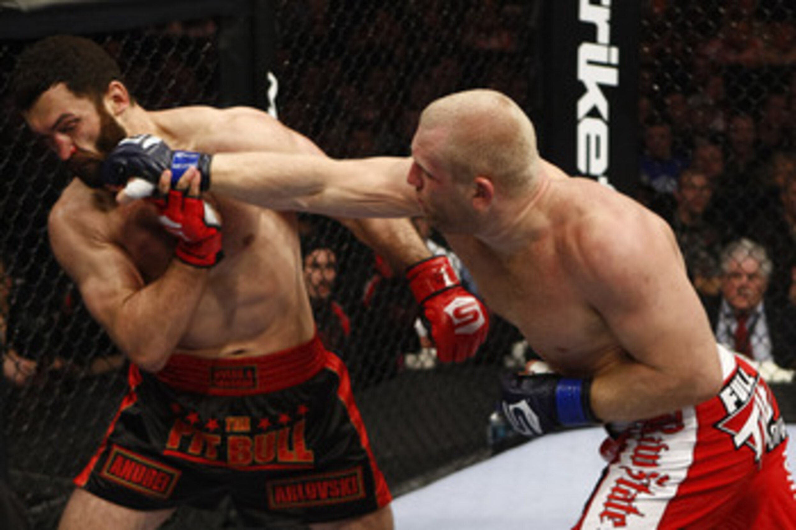 Sergei Kharitonov landing a straight right on Andre Arlovski