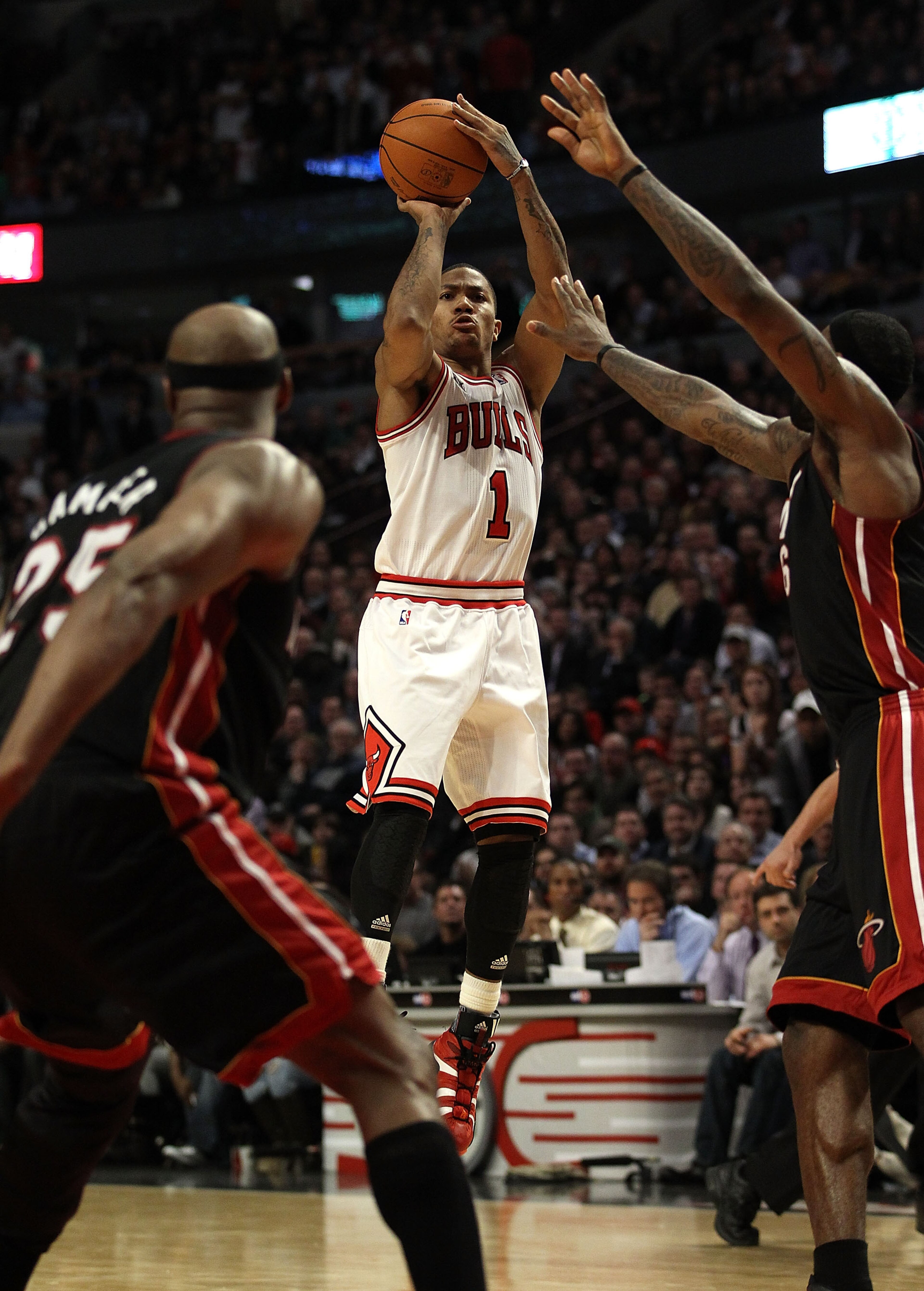 CHICAGO, IL - FEBRUARY 24: Derrick Rose #1 of the Chicago Bulls puts up a shot between Eric Dampier #25 (L) and LeBron James #6 of the Miami Heat at the United Center on February 24, 2011 in Chicago, Illinois. The Bulls defeated the Heat 93-89. NOTE TO US CHICAGO, IL - FEBRUARY 24: Derrick Rose #1 of the Chicago Bulls puts up a shot between Eric Dampier #25 (L) and LeBron James #6 of the Miami Heat at the United Center on February 24, 2011 in Chicago, Illinois. The Bulls defeated the Heat 93-89. NOTE TO US