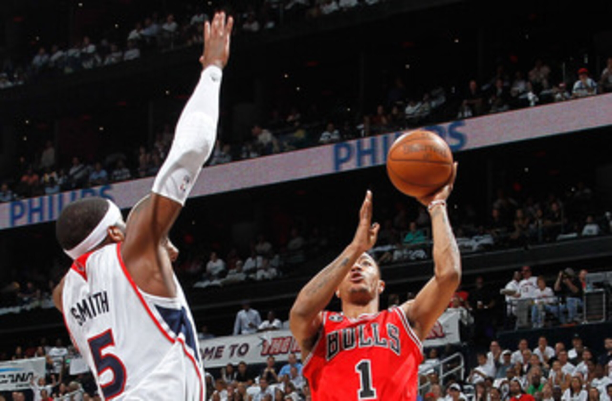 ATLANTA, GA - MAY 12:  Derrick Rose #1 of the Chicago Bulls shoots against Josh Smith #5 of the Atlanta Hawks in Game Six of the Eastern Conference Semifinals in the 2011 NBA Playoffs at Phillips Arena on May 12, 2011 in Atlanta, Georgia.  NOTE TO USER: U