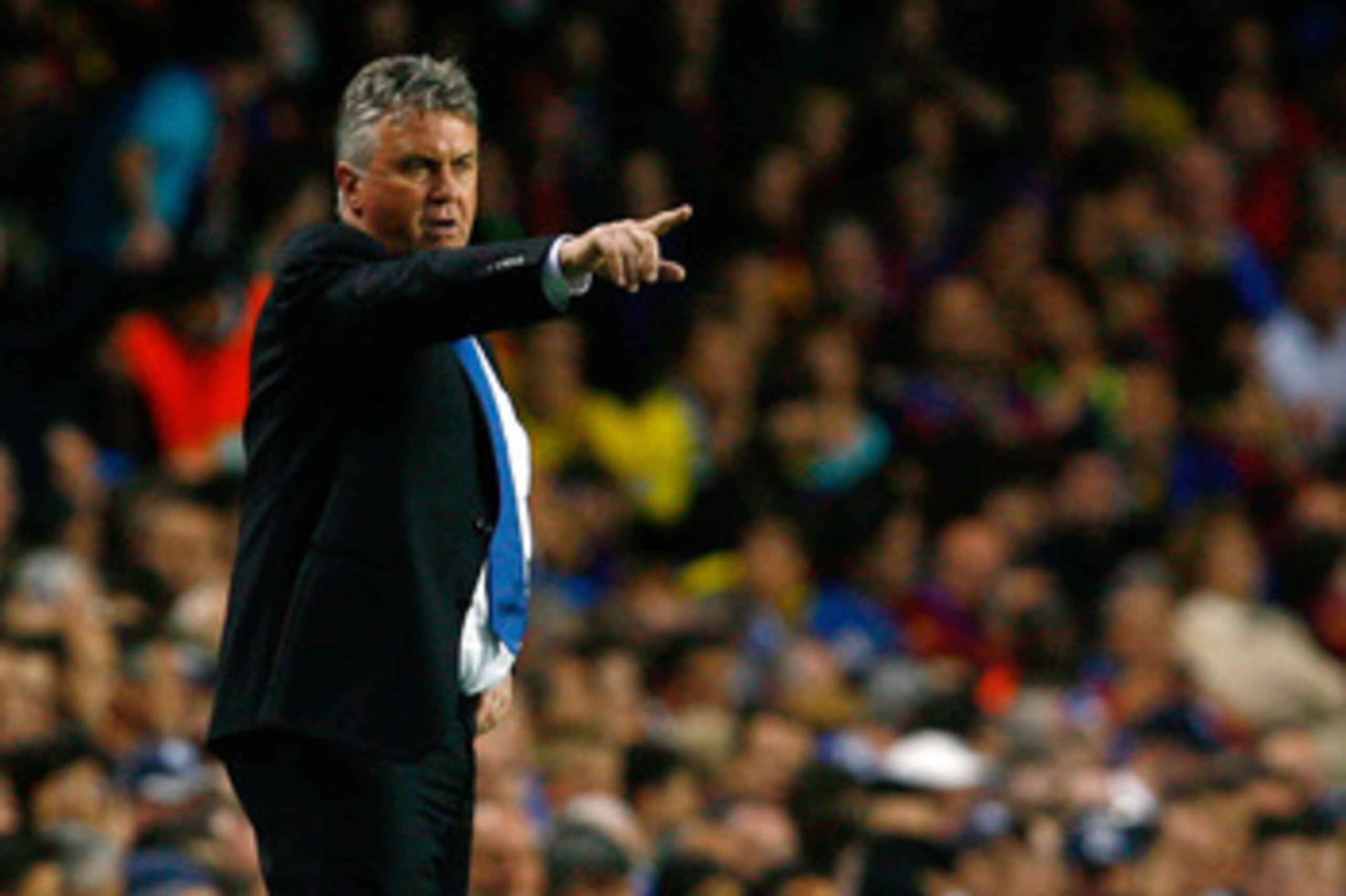 LONDON, ENGLAND - MAY 06: Caretaker manager of Chelsea Guus Hiddink gestures during the UEFA Champions League Semi Final Second Leg match between Chelsea and Barcelona at Stamford Bridge on May 6, 2009 in London, England.  (Photo by Clive Rose/Getty Image