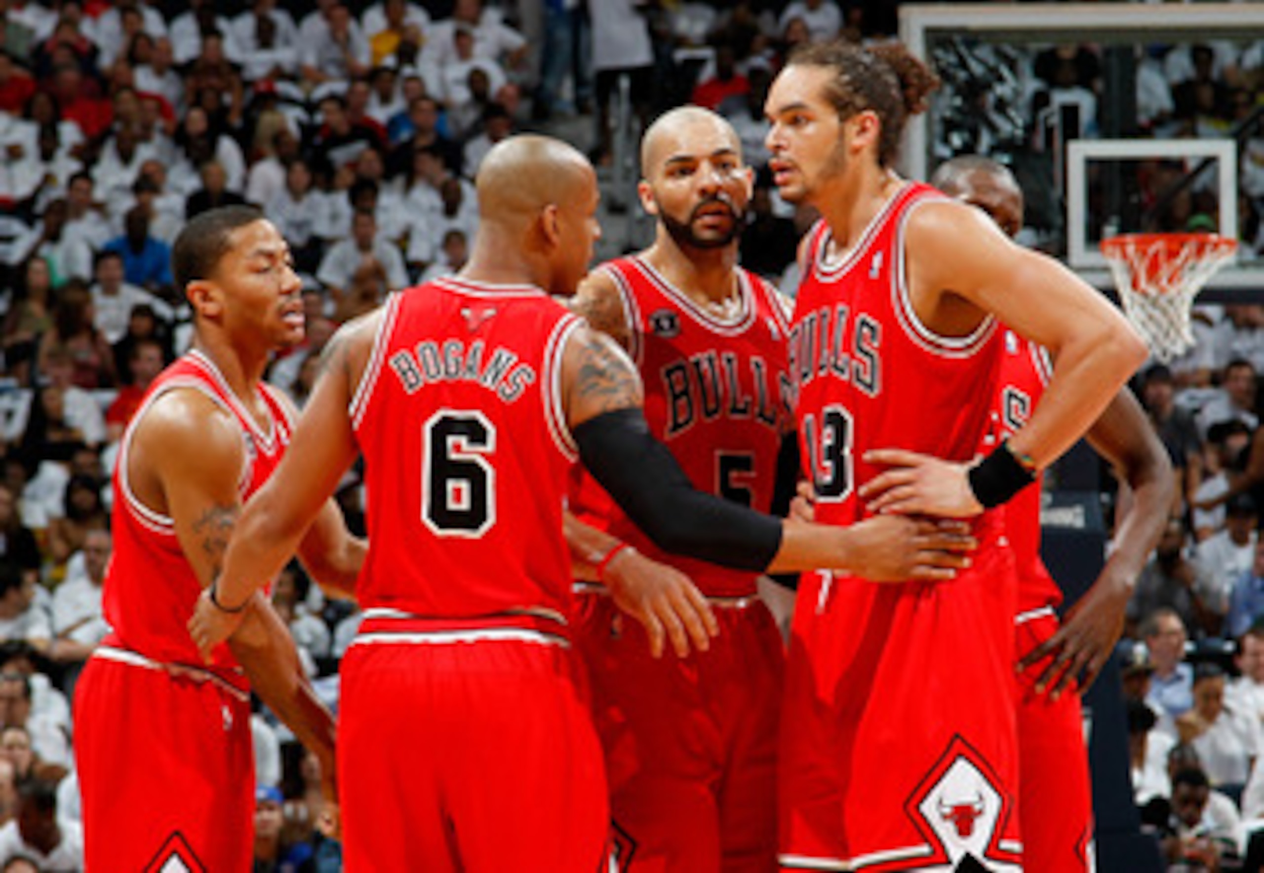 ATLANTA, GA - MAY 12:  The Chicago Bulls starters huddle against the Atlanta Hawks in Game Six of the Eastern Conference Semifinals in the 2011 NBA Playoffs at Phillips Arena on May 12, 2011 in Atlanta, Georgia.  NOTE TO USER: User expressly acknowledges 