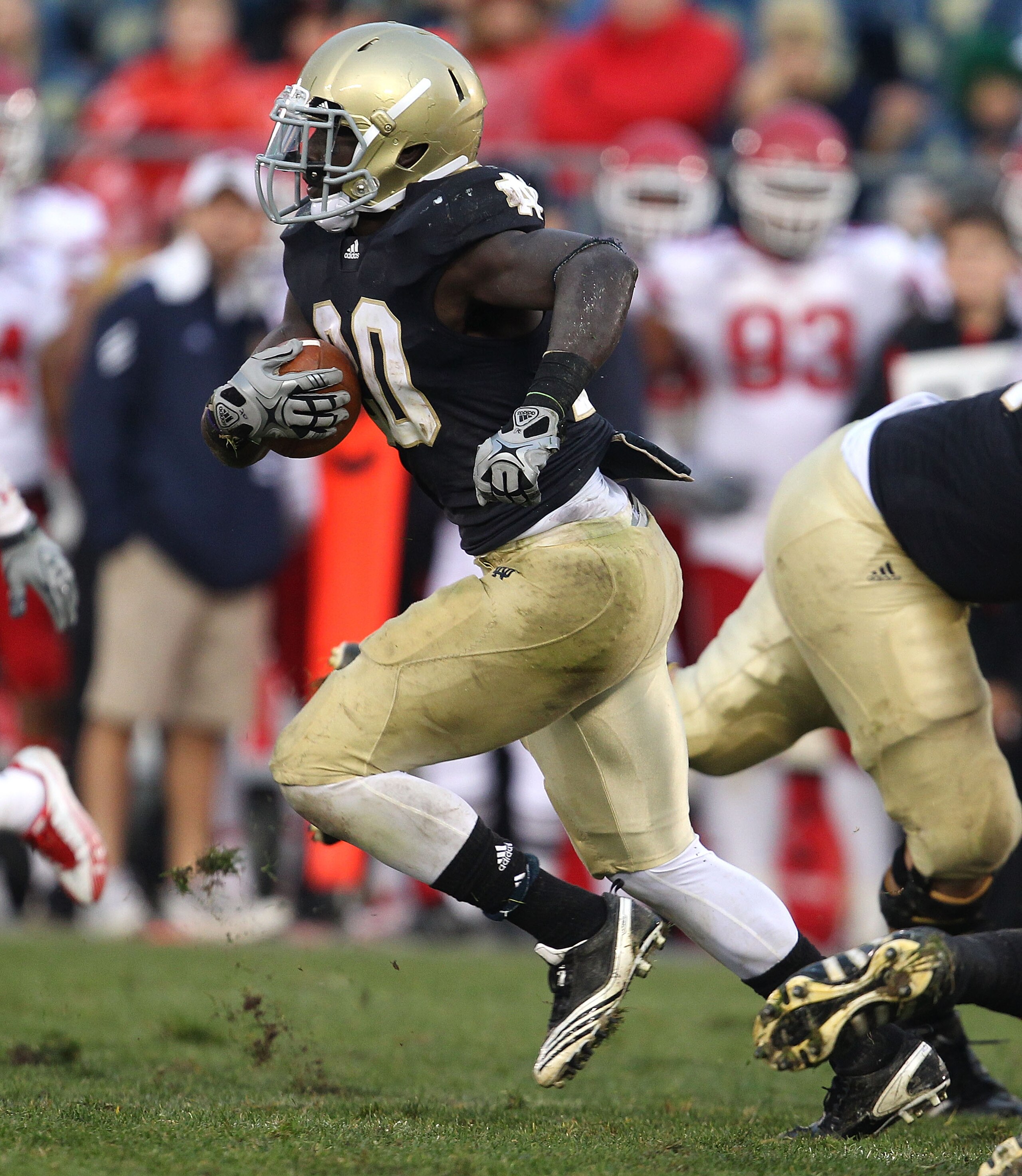 SOUTH BEND, IN - NOVEMBER 13: Cierre Wood #20 of the Notre Dame Fighting Irish runs against the Utah Utes at Notre Dame Stadium on November 13, 2010 in South Bend, Indiana. Notre Dame defeated Utah 28-3. (Photo by Jonathan Daniel/Getty Images)