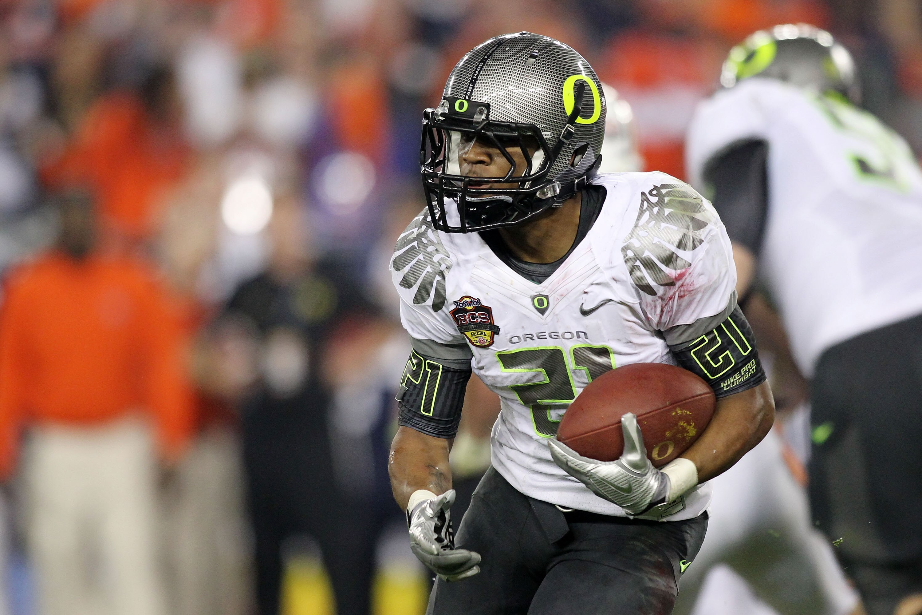 GLENDALE, AZ - JANUARY 10:  LaMichael James #21 of the Oregon Ducks runs down field against the Auburn Tigers during the Tostitos BCS National Championship Game at University of Phoenix Stadium on January 10, 2011 in Glendale, Arizona.  (Photo by Jonathan