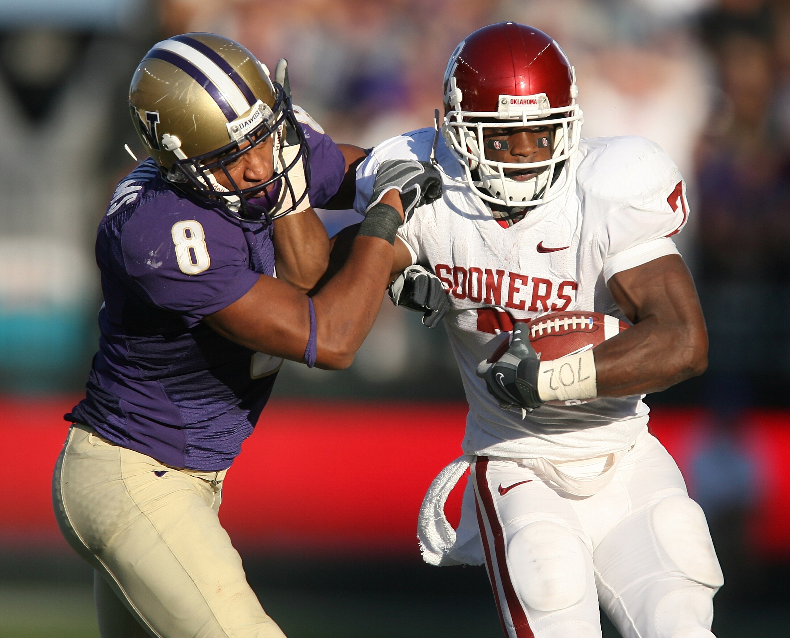 SEATTLE - SEPTEMBER 13:  Running back DeMarco Murray #7 of the Oklahoma Sooners rushes against Nate Williams #8 of the Washington Huskies on September 13, 2008 at Husky Stadium in Seattle Washington. (Photo by Otto Greule Jr/Getty Images)