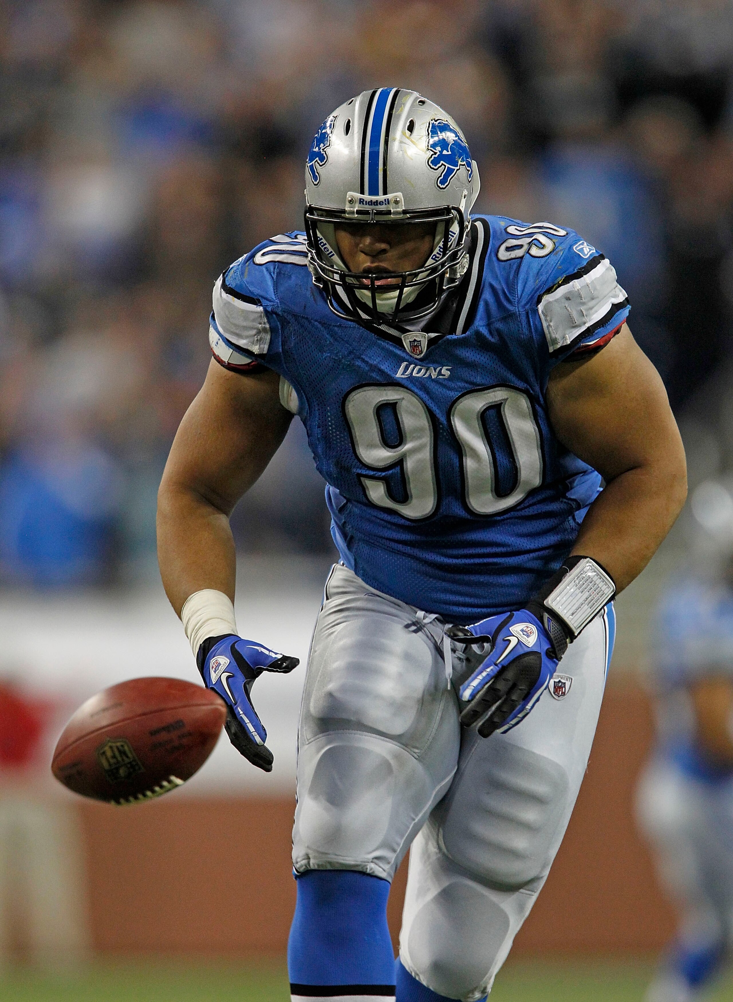 DETROIT - OCTOBER 31: Ndamukong Suh #90 of the Detroit Lions recovers a late fourth quarter fumble from Rex Grossman #8 of the Washington Redskins an scores a touchdown at Ford Field on October 31, 2010 in Detroit, Michigan. The Lions defeated the Redski DETROIT - OCTOBER 31: Ndamukong Suh #90 of the Detroit Lions recovers a late fourth quarter fumble from Rex Grossman #8 of the Washington Redskins an scores a touchdown at Ford Field on October 31, 2010 in Detroit, Michigan. The Lions defeated the Redski