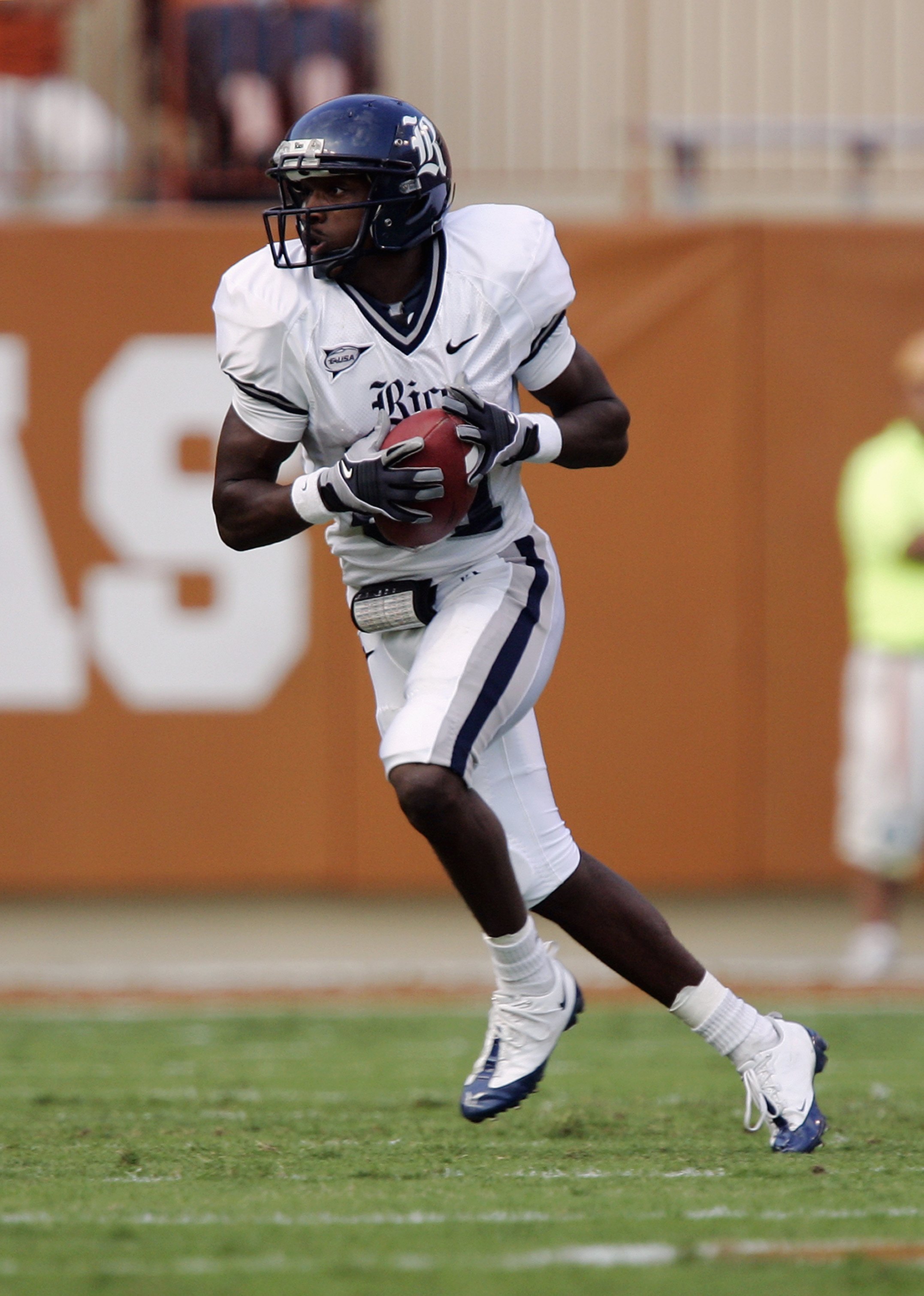 AUSTIN, TX - SEPTEMBER 20:  Jarett Dillard #81 of the Rice Owls runs with the ball during the game against the Texas Longhorns on September 20, 2008 at Darrell K Royal-Texas Memorial Stadium in Austin, Texas. Texas won 52-10. (Photo by Brian Bahr/Getty Im