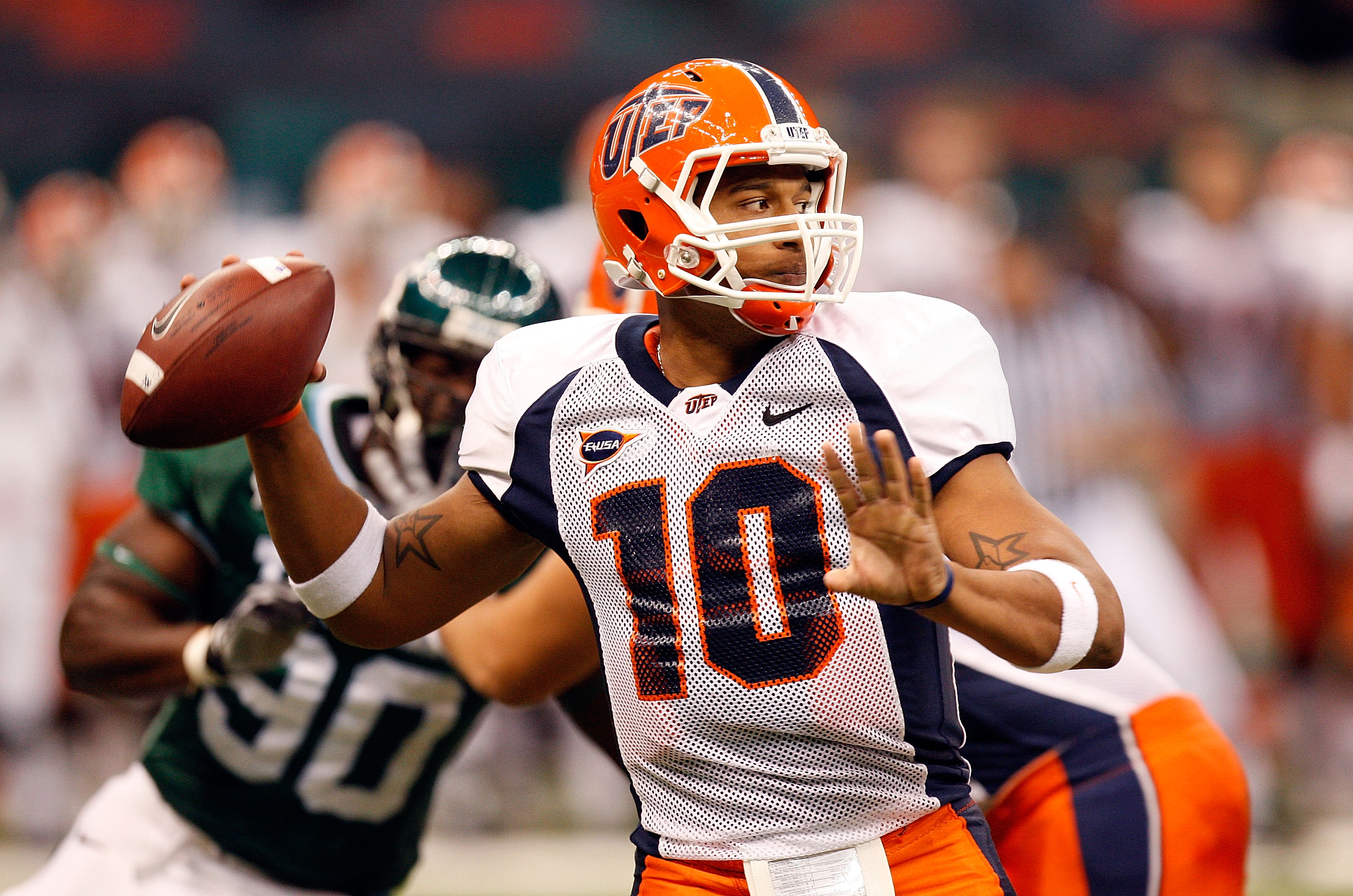 NEW ORLEANS - NOVEMBER 07:  Quarterback Trevor Vittatoe #10 of the UTEP Miners looks to pass against the Tulane Green Wave at Louisana Superdome on November 7, 2009 in New Orleans, Louisiana.  (Photo by Ronald Martinez/Getty Images)