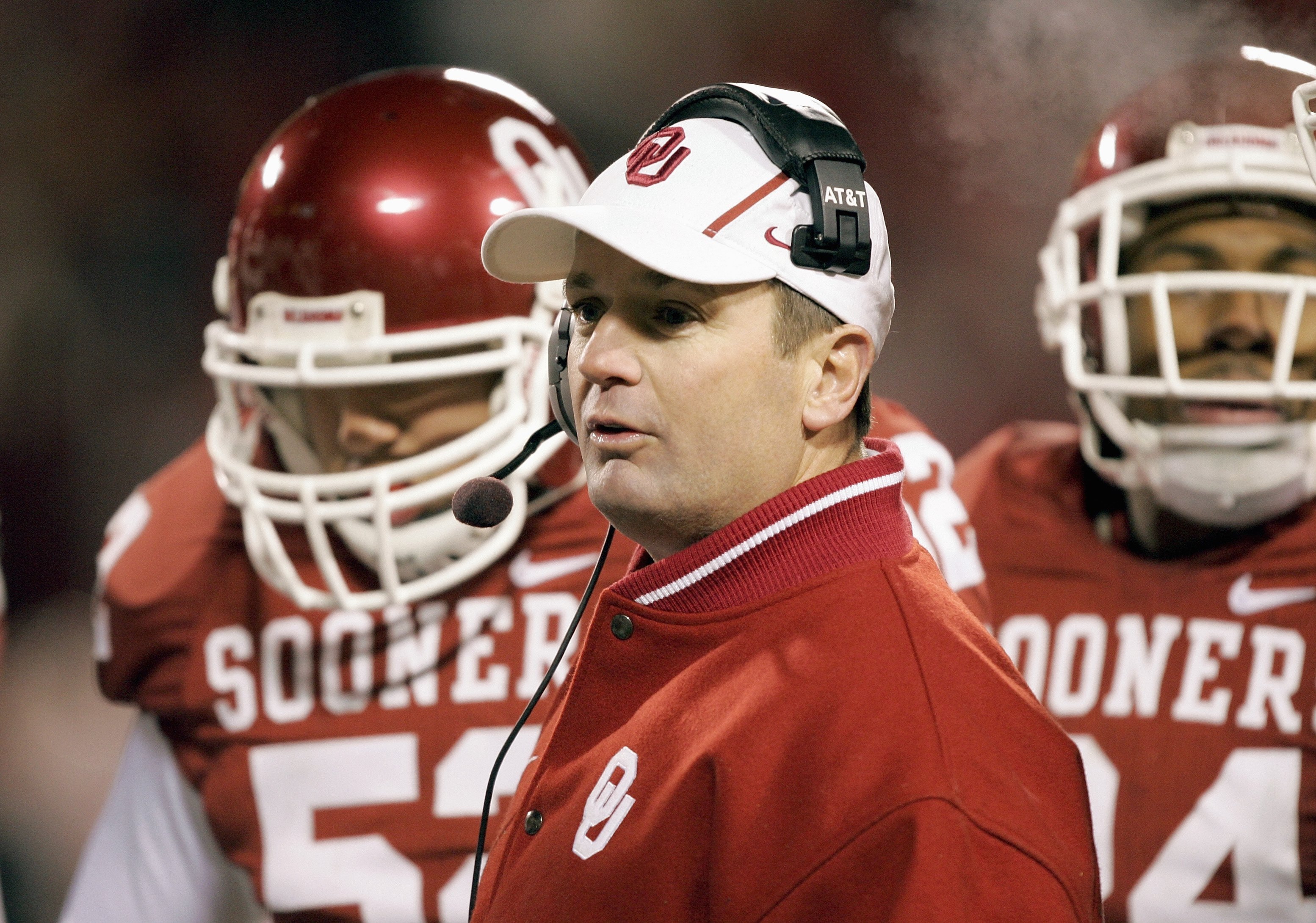 KANSAS CITY, MO - DECEMBER 2: Head coach Bob Stoops of the Oklahoma Sooners looks on against the Nebraska Cornhuskers during the 2006 Dr. Pepper Big 12 Championship on December 2, 2006 at Arrowhead Stadium in Kansas City, Missouri. The Sooners won 21-7. (