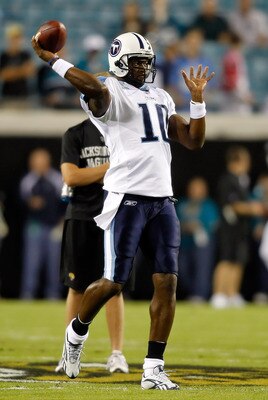 JACKSONVILLE, FL - OCTOBER 18:  Quarterback Vince Young #10 of the Tennessee Titans warms up prior to the game against the Jacksonville Jaguars at EverBank Field on October 18, 2010 in Jacksonville, Florida.  (Photo by J. Meric/Getty Images)