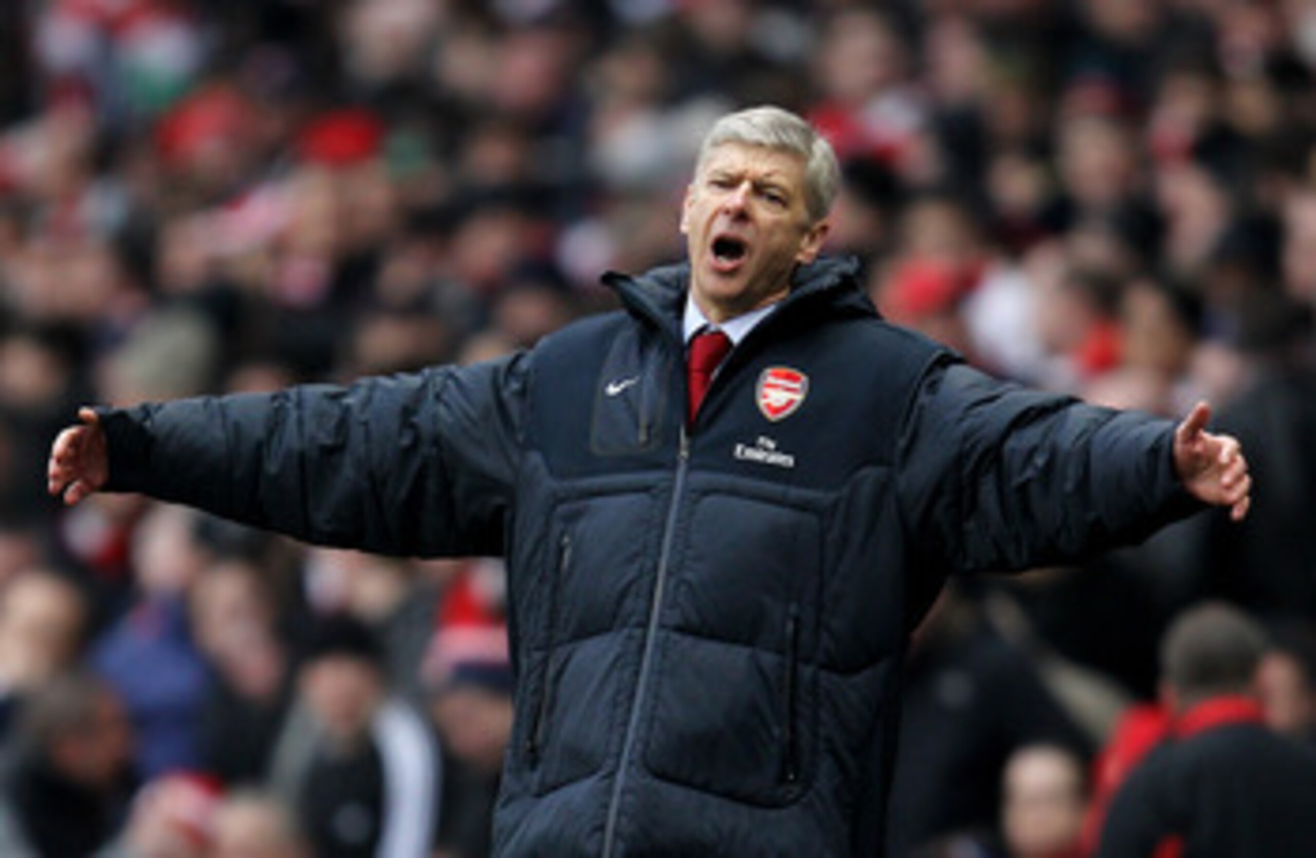 LONDON, ENGLAND - MARCH 05:  Manager Arsene Wenger shows his frustration during the Barclays Premier League match between Arsenal and Sunderland at Emirates Stadium on March 5, 2011 in London, England.  (Photo by Paul Gilham/Getty Images)