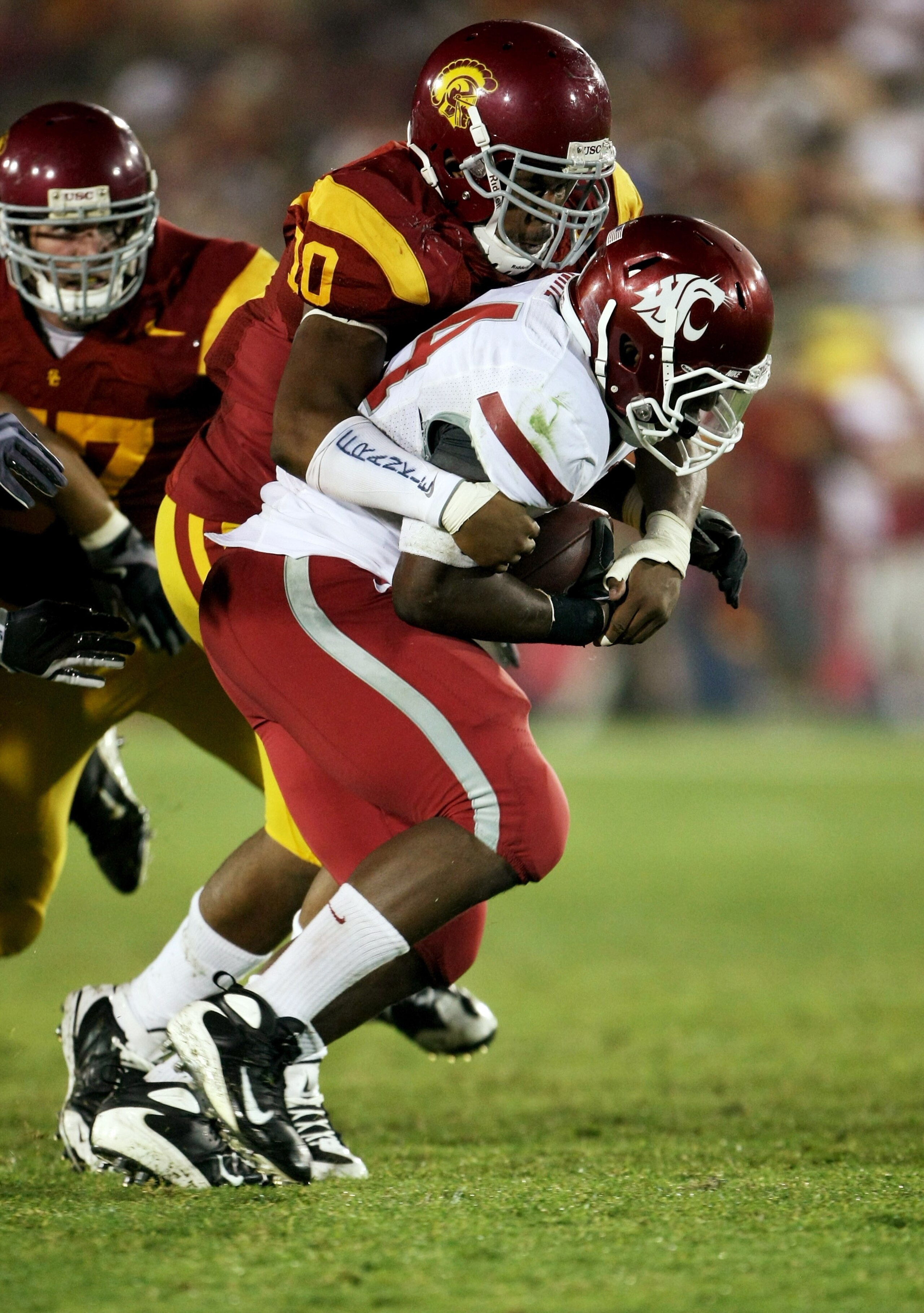 LOS ANGELES - SEPTEMBER 23: Linebacker Jarvis Jones #10 of the USC Trojans tackles running back Logwone Mitz #34 of the Washington State Cougars on September 23, 2009 at the Los Angeles Coliseum in Los Angeles, California.  USC won 27-6.   (Photo by Steph