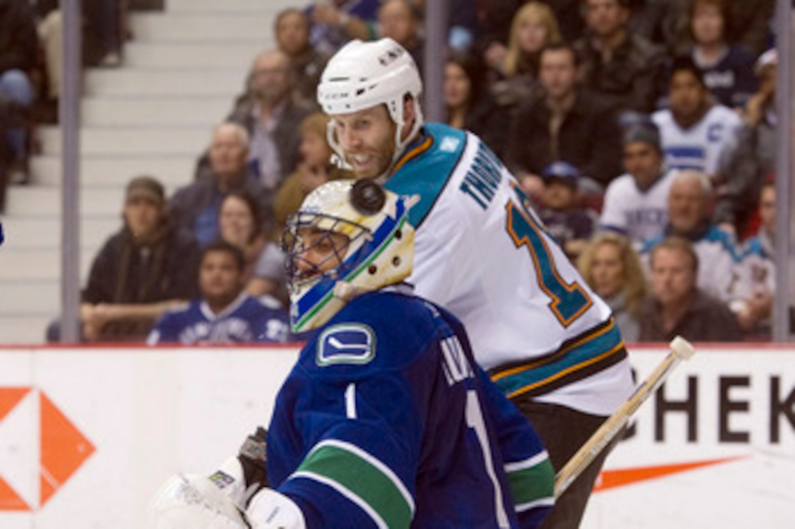 VANCOUVER, CANADA - JANUARY 20: Joe Thornton #19 of the San Jose Sharks watches the puck sail past the head of goalie Roberto Luongo #1 during the third period in NHL action on January 20, 2011 at Rogers Arena in Vancouver, BC, Canada.  (Photo by Rich Lam