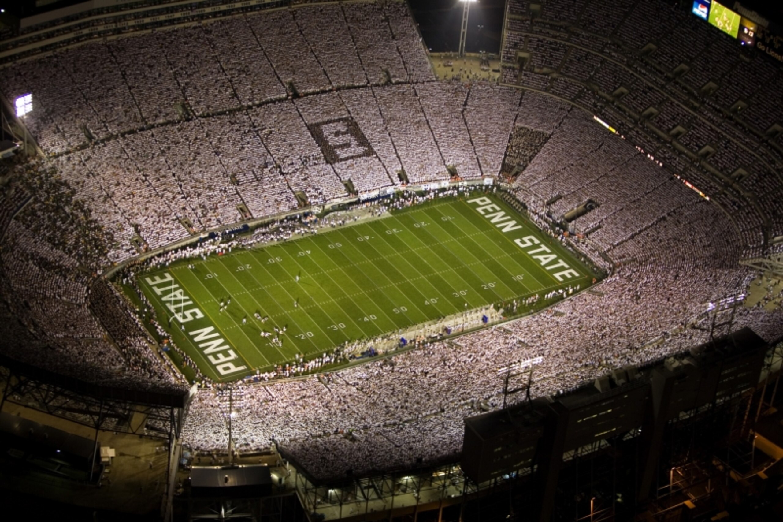 photo courtesy http://thegameowl.com/blog/2008/09/ncaa-week-5-top-10/