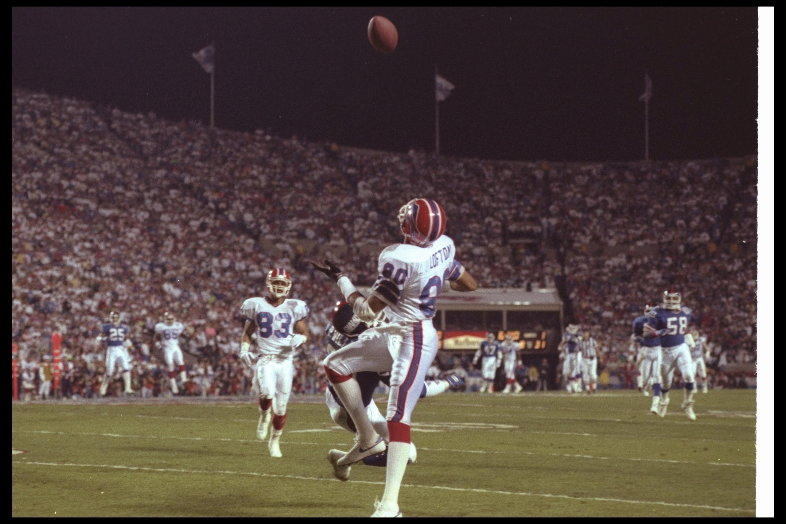 12 Jan 1991: Wide receiver James Lofton of the Buffalo Bills looks for the ball during Super Bowl XXV against the New York Giants at Tampa Stadium in Tampa, Florida. The Giants won the game, 20-19.