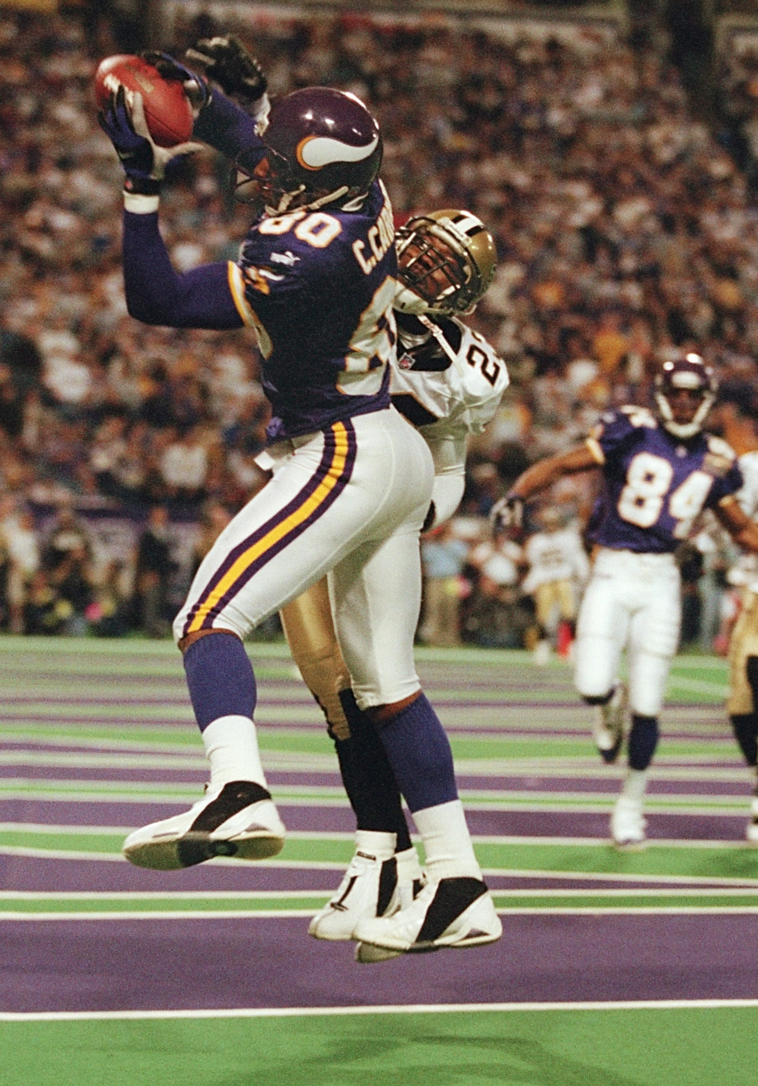 06 Jan 2001:  Wide receiver Cris Carter #80 of the Minnesota Vikings pulls down a catch for a touchdown over the reach of cornerback Kevin Mathis #23 of the New Orleans Saints at the Metrodome in Minneapolis, Minnesota.   The Vikings won 34-16 to advance