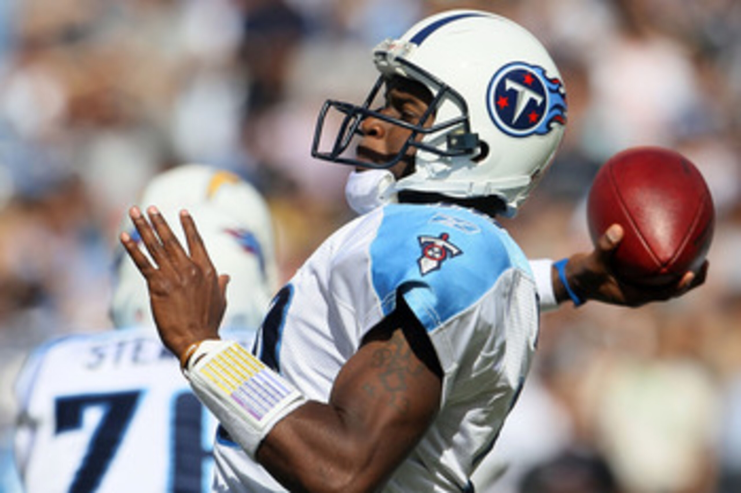 SAN DIEGO - OCTOBER 31:  Quarterback Vince Young #10 of the Tennessee Titans plays against the San Diego Chargers in the game at Qualcomm Stadium on October 31, 2010 in San Diego, California. The Chargers defeated the Titans 33-25.  (Photo by Jeff Gross/G
