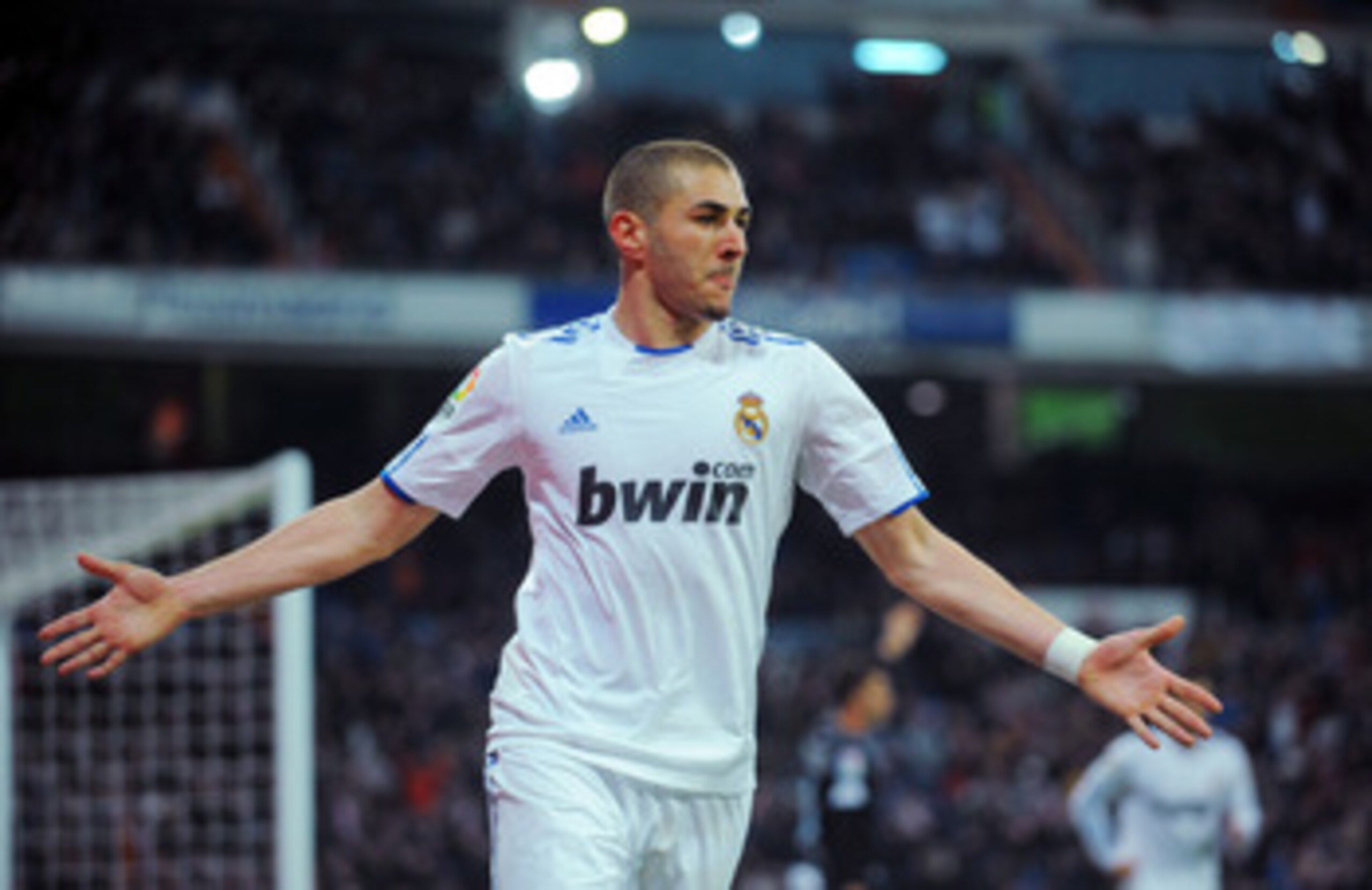 MADRID, SPAIN - MARCH 03:  Karim Benzema of Real Madrid celebrates after scoring his team's first goal during the La Liga match bewteen Real Madrid and Malaga at Estadio Santiago Bernabeu on March 3, 2011 in Madrid, Spain.  (Photo by Denis Doyle/Getty Ima