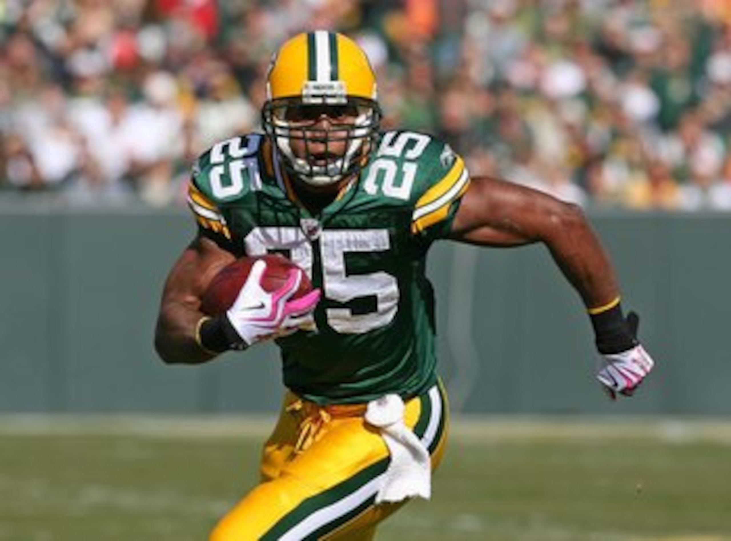 GREEN BAY, WI - OCTOBER 18: Ryan Grant #25 of the Green Bay Packers runs the ball against the Detroit Lions at Lambeau Field on October 18, 2009 in Green Bay, Wisconsin. The Packers defeated the Lions 26-0.  (Photo by Jonathan Daniel/Getty Images)