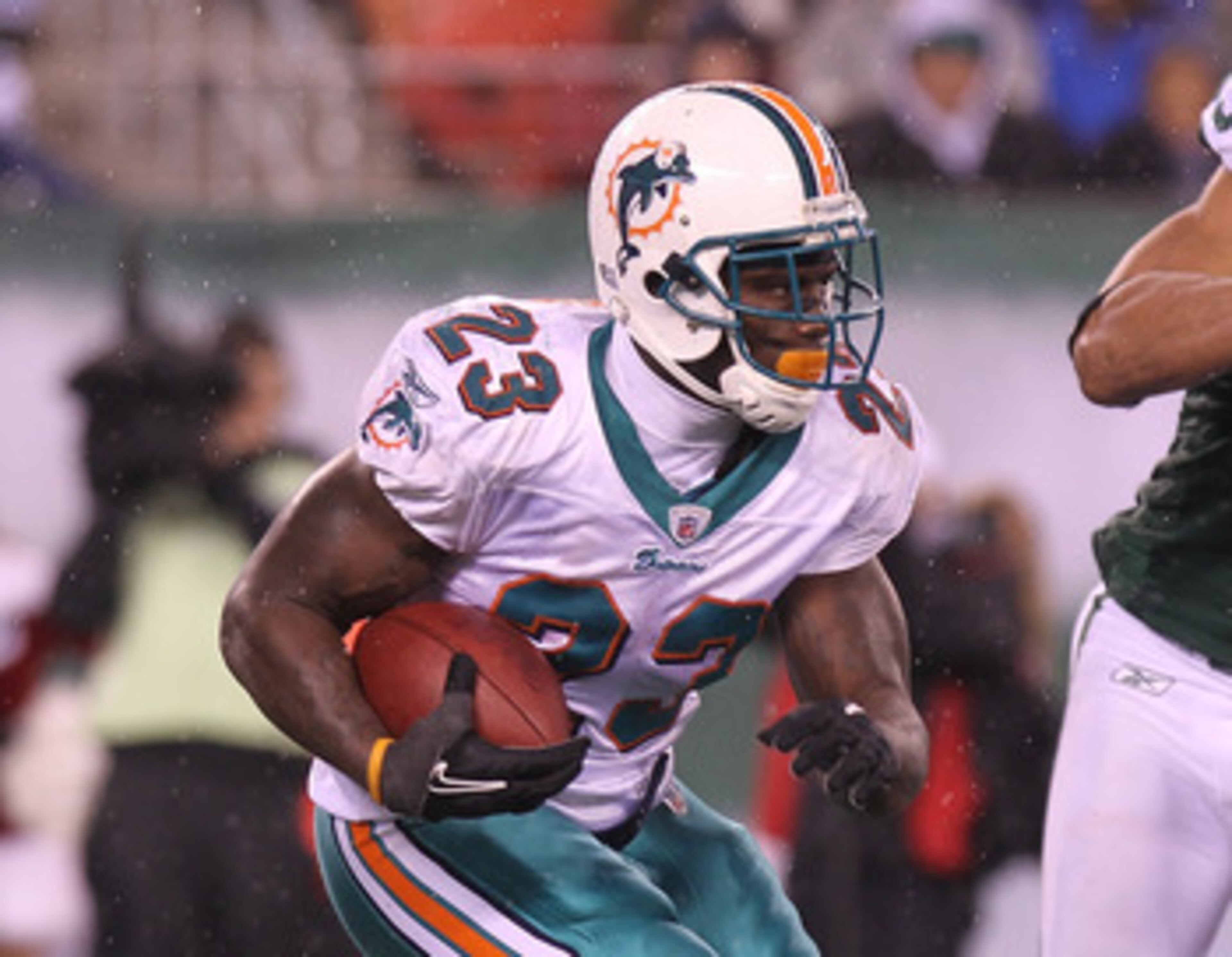 EAST RUTHERFORD, NJ - DECEMBER 12: Ronnie Brown #23 of the Miami Dolphins rushes against the New York Jets at New Meadowlands Stadium on December 12, 2010 in East Rutherford, New Jersey. (Photo by Nick Laham/Getty Images) EAST RUTHERFORD, NJ - DECEMBER 12: Ronnie Brown #23 of the Miami Dolphins rushes against the New York Jets at New Meadowlands Stadium on December 12, 2010 in East Rutherford, New Jersey. (Photo by Nick Laham/Getty Images)