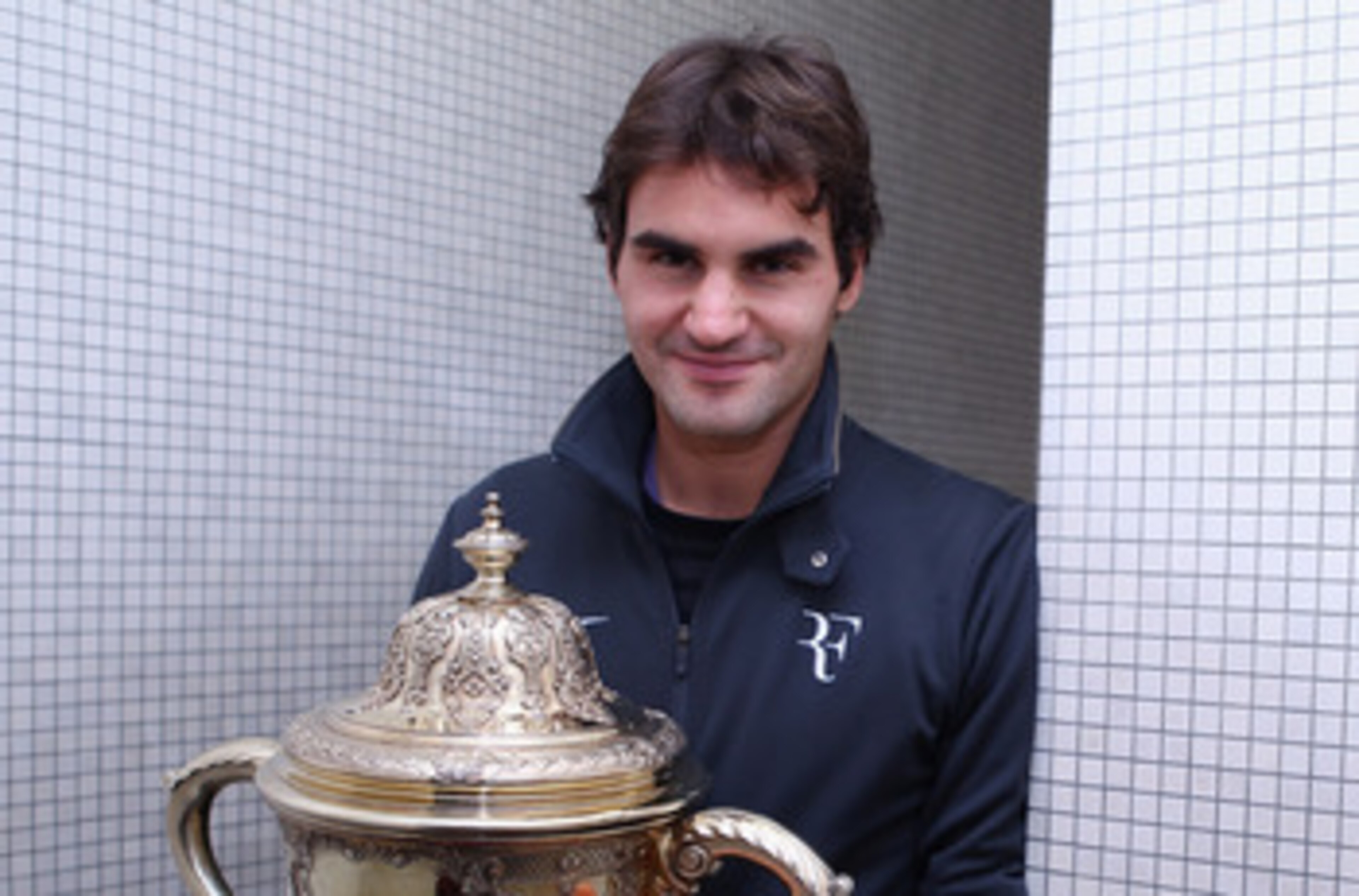BASEL, SWITZERLAND - NOVEMBER 07: Roger Federer of Switzerland poses for a photo with the trophy after defeating Novak Djokovic of Serbia in the final during Day Seven of the Davidoff Swiss Indoors Tennis at St Jakobshalle on November 7, 2010 in Basel, S BASEL, SWITZERLAND - NOVEMBER 07: Roger Federer of Switzerland poses for a photo with the trophy after defeating Novak Djokovic of Serbia in the final during Day Seven of the Davidoff Swiss Indoors Tennis at St Jakobshalle on November 7, 2010 in Basel, S