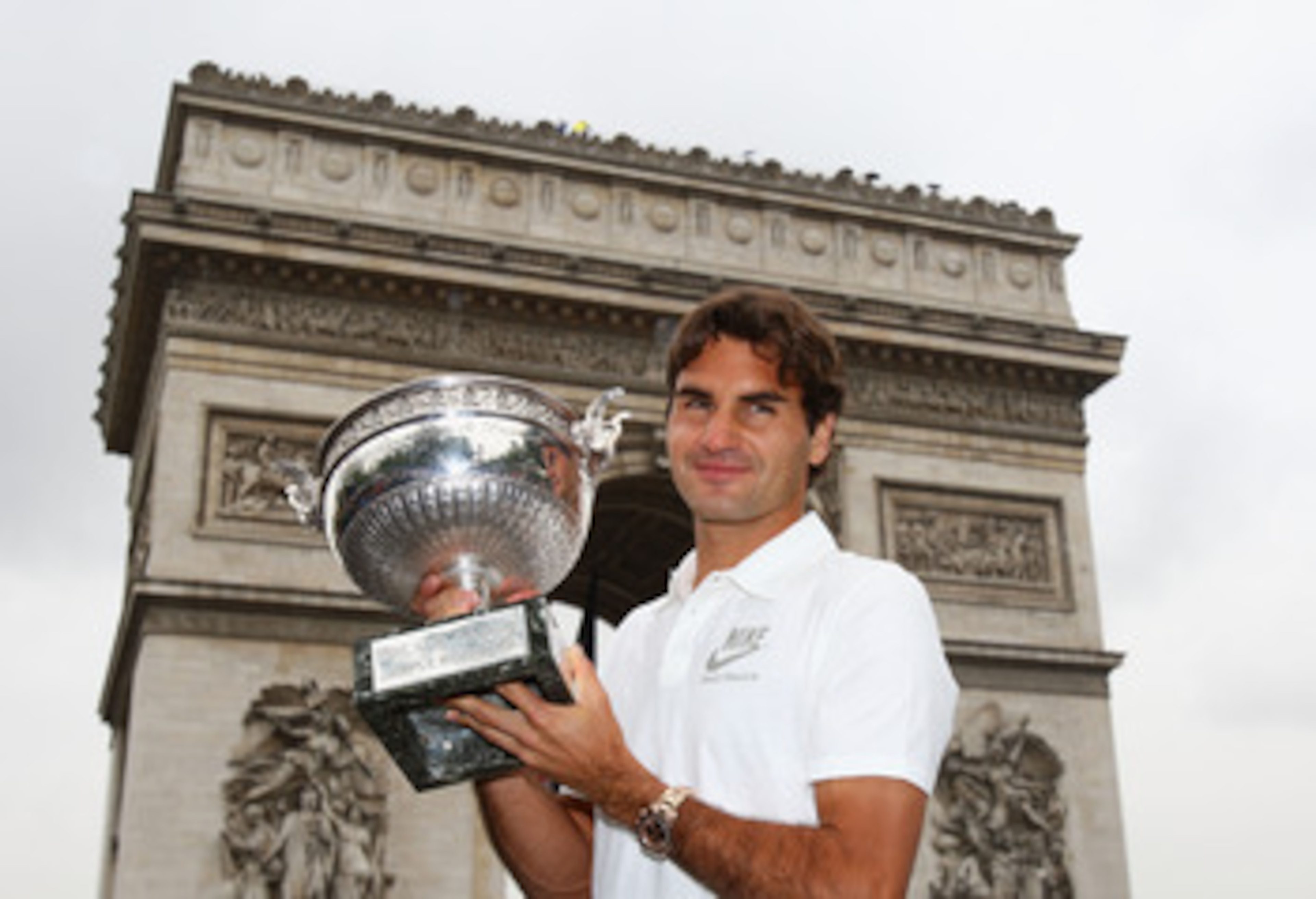 PARIS - JUNE 08: Roger Federer of Switzerland poses with his French Open winners trophy at the Arc de Triomphe on June 8, 2009 in Paris, France. (Photo by Ryan Pierse/Getty Images) PARIS - JUNE 08: Roger Federer of Switzerland poses with his French Open winners trophy at the Arc de Triomphe on June 8, 2009 in Paris, France. (Photo by Ryan Pierse/Getty Images)