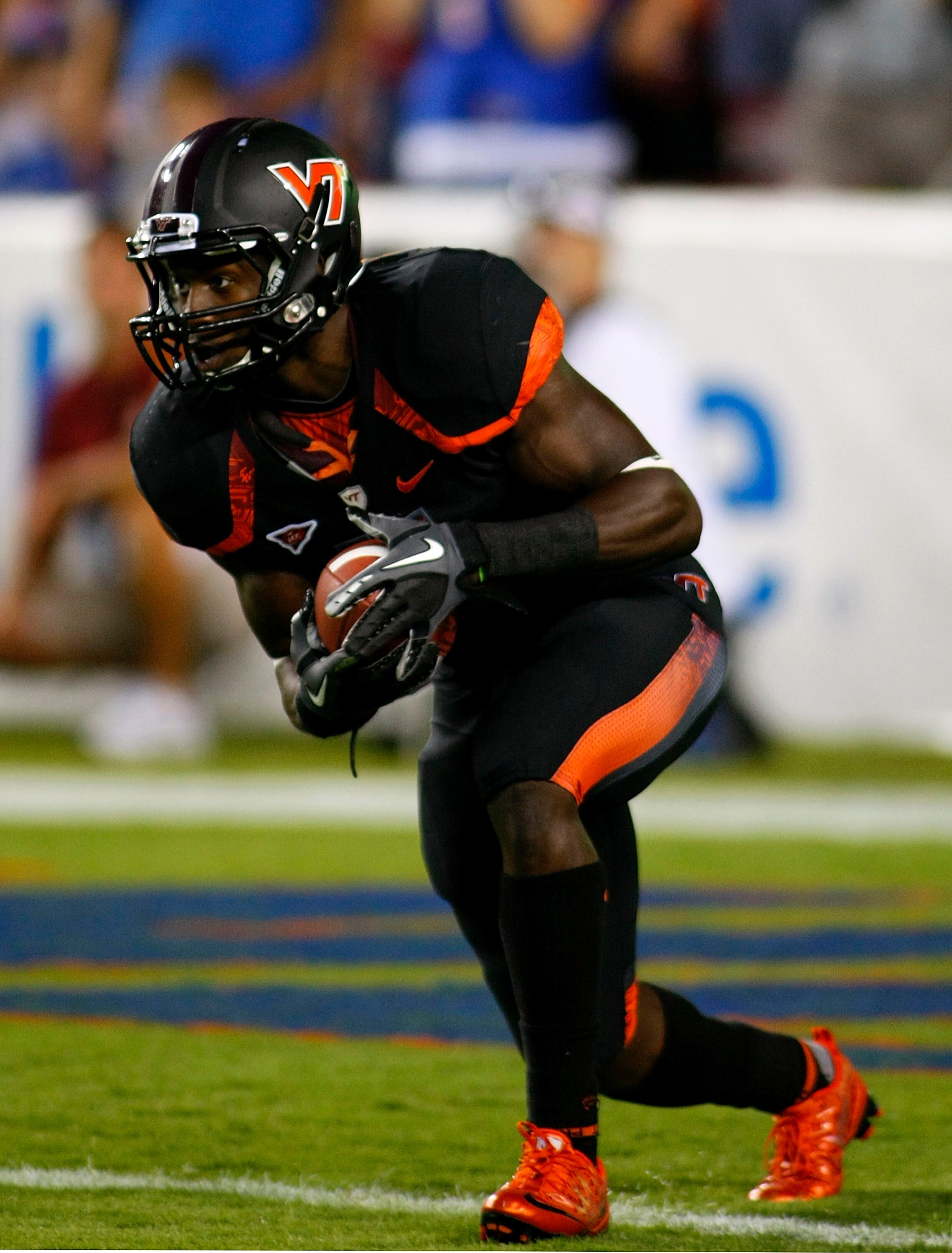 LANDOVER, MD - SEPTEMBER 06:  Tail back David Wilson #4 of the Virginia Tech Hokies returns a kickoff against the Boise State Broncos at FedExField on September 6, 2010 in Landover, Maryland.  (Photo by Geoff Burke/Getty Images)