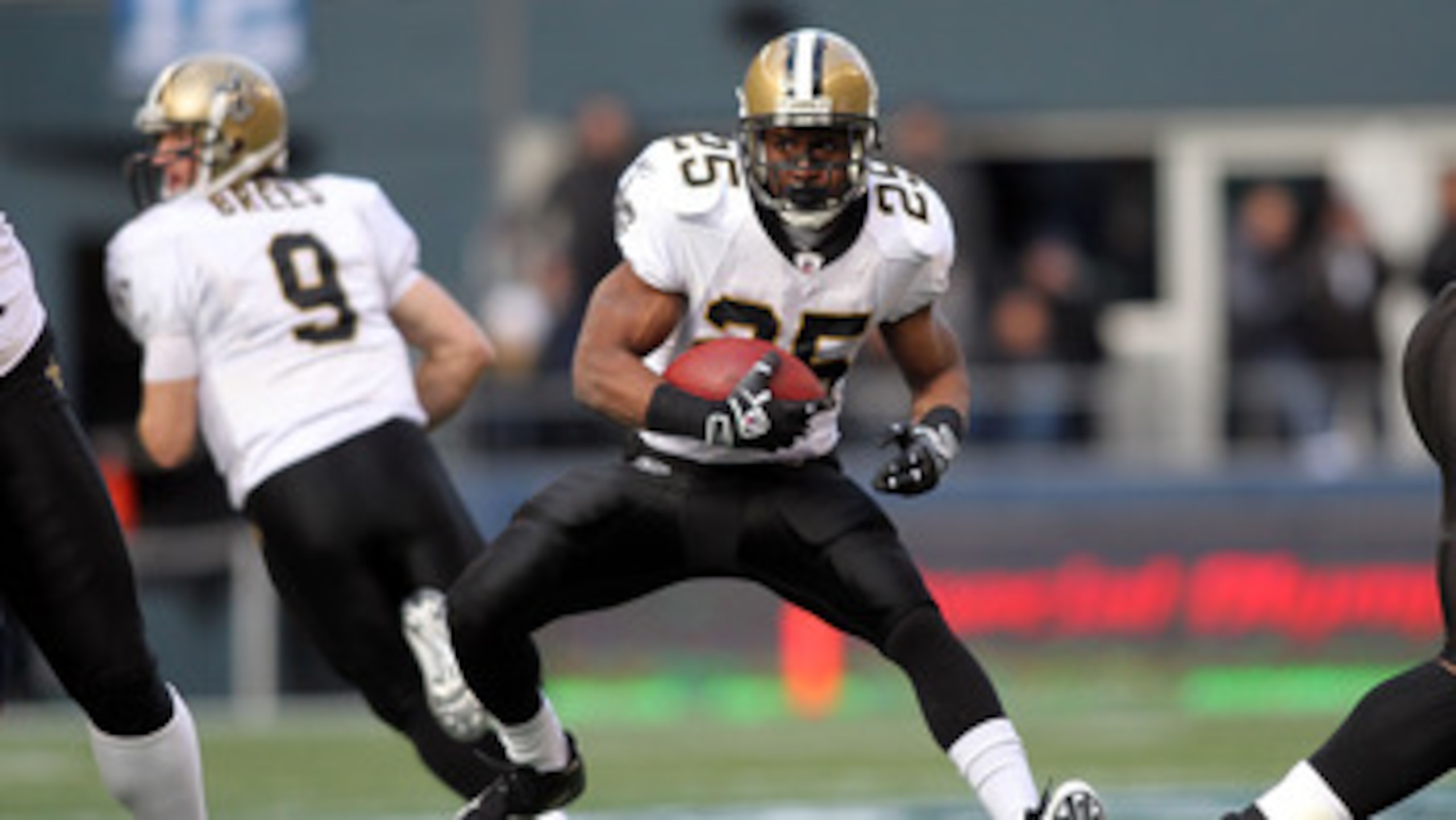 SEATTLE, WA - JANUARY 08:  Reggie Bush #25 of the New Orleans Saints runs the ball in the first quarter against the Seattle Seahawks during the 2011 NFC wild-card playoff game at Qwest Field on January 8, 2011 in Seattle, Washington.  (Photo by Jonathan F