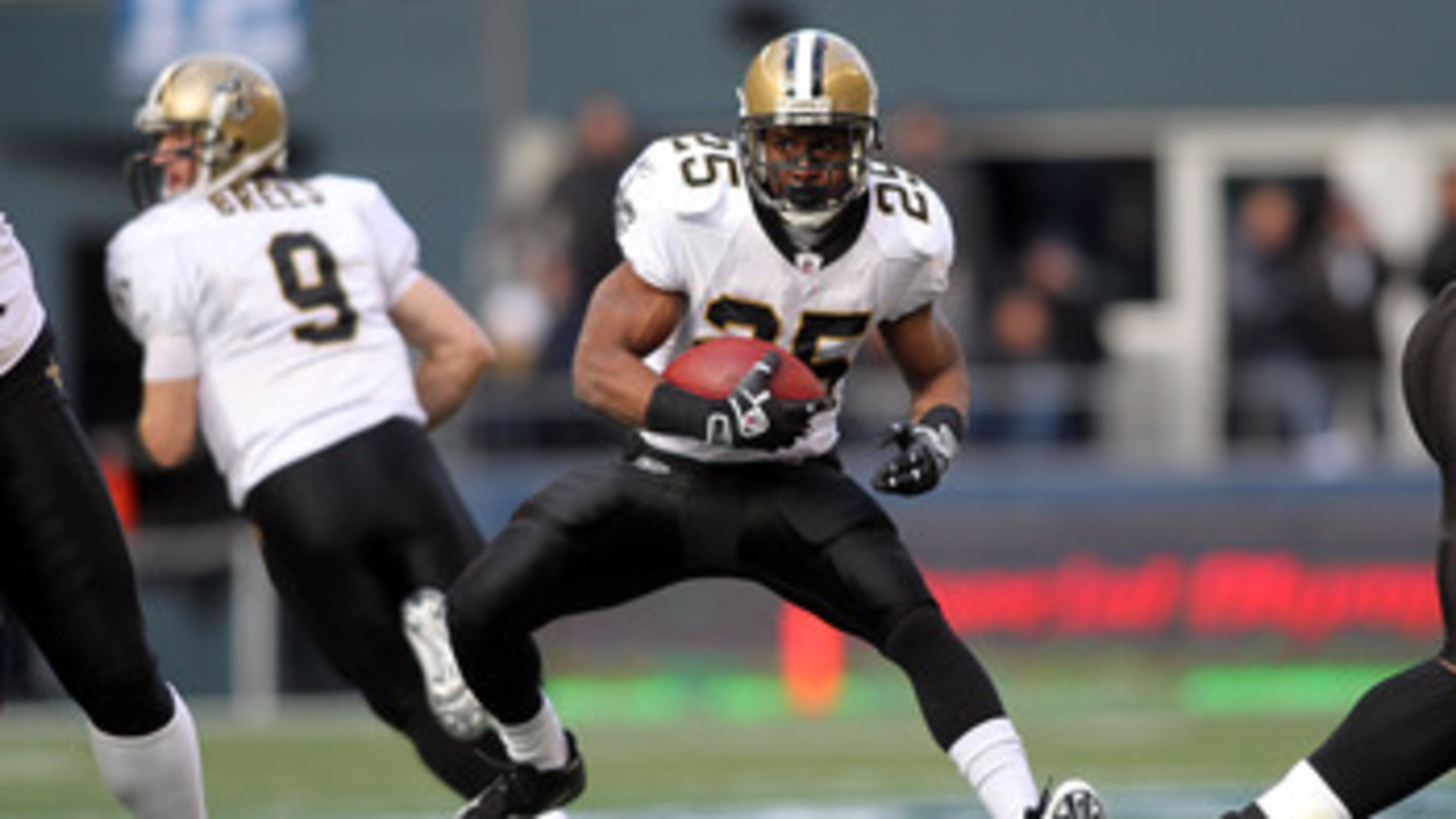 SEATTLE, WA - JANUARY 08: Reggie Bush #25 of the New Orleans Saints runs the ball in the first quarter against the Seattle Seahawks during the 2011 NFC wild-card playoff game at Qwest Field on January 8, 2011 in Seattle, Washington. (Photo by Jonathan F SEATTLE, WA - JANUARY 08: Reggie Bush #25 of the New Orleans Saints runs the ball in the first quarter against the Seattle Seahawks during the 2011 NFC wild-card playoff game at Qwest Field on January 8, 2011 in Seattle, Washington. (Photo by Jonathan F