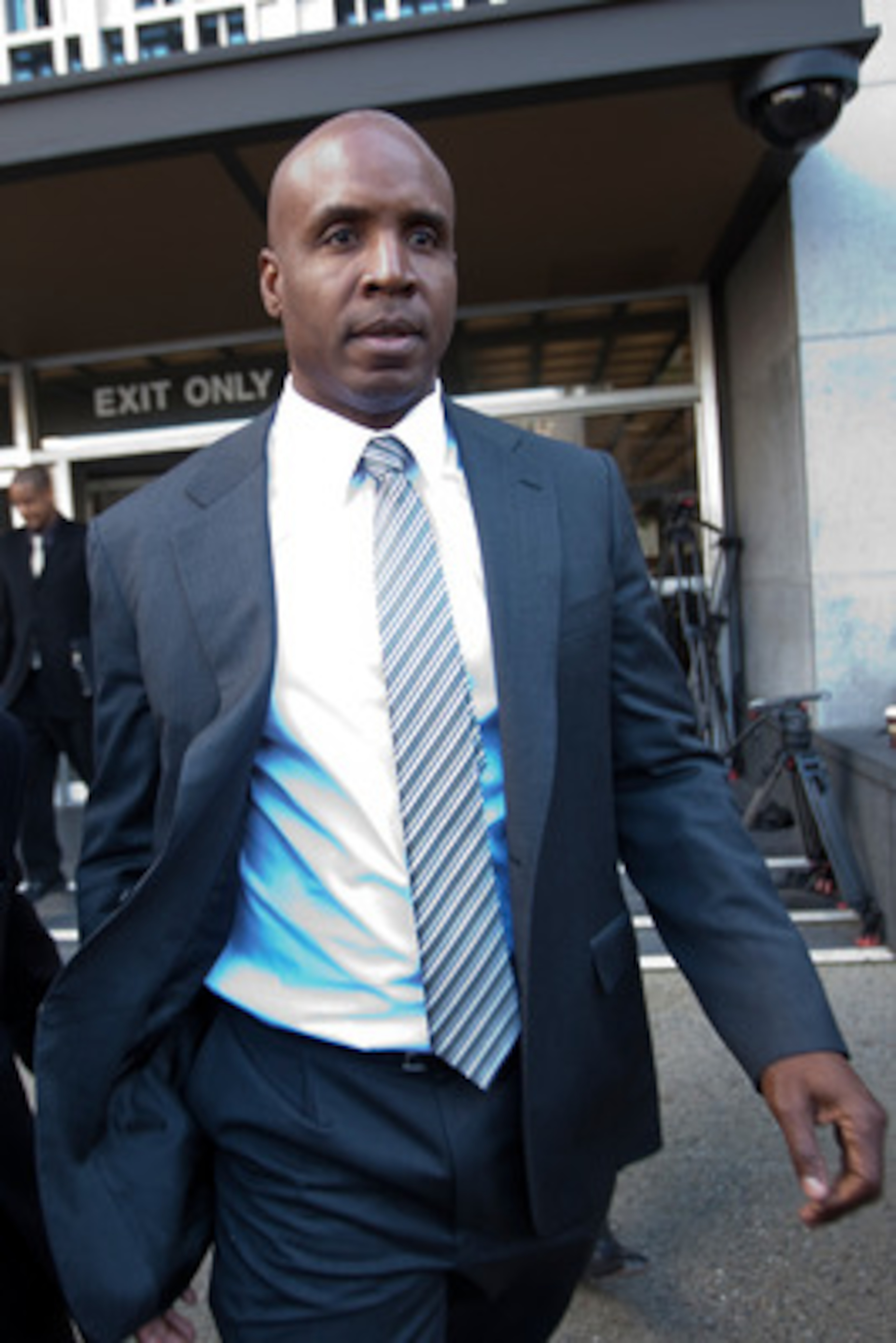 SAN FRANCISCO, CA -APRIL 8: Former major league baseball player Barry Bonds leaves the Phillip Burton Federal Building and United States Court House April 8, 2011 in San Francisco, California. The jury is deliberating the case in which Barry Bonds is acc SAN FRANCISCO, CA -APRIL 8: Former major league baseball player Barry Bonds leaves the Phillip Burton Federal Building and United States Court House April 8, 2011 in San Francisco, California. The jury is deliberating the case in which Barry Bonds is acc