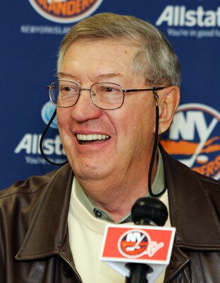 UNIONDALE, NY - NOVEMBER 02:  Hall of Famer and former head coach of the New York Islanders Al Arbour speaks to the media during a press conference on November 2, 2007 at Nassau Coliseum in Uniondale, New York. Arbour signed a one game contract and will c