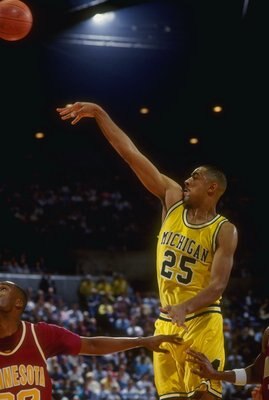 20 Feb 1993:  Juwan Howard of the Michigan Wolverines shoots the ball during a game against the Minnesota Golden Gophers. Mandatory Credit: Duane Burleson  /Allsport