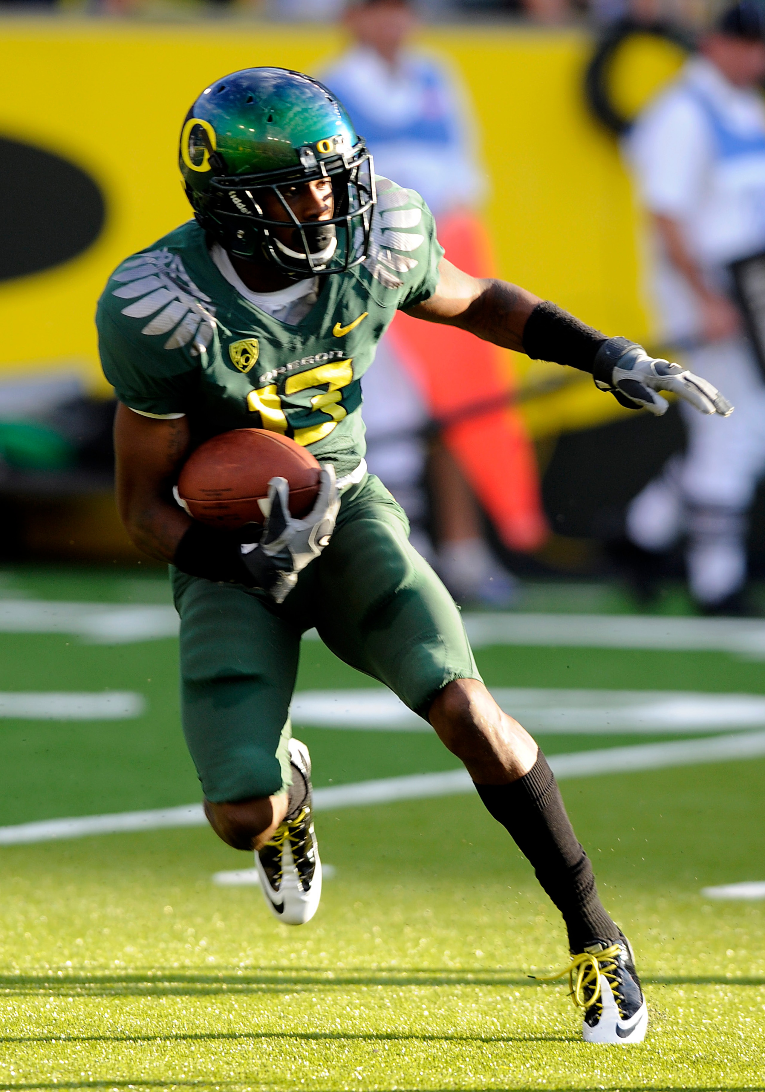 EUGENE, OR - OCTOBER 2: Cornerback Cliff Harris #13 of the Oregon Ducks runs back a kick off in the first quarter of the game against the Stanford Cardinal at Autzen Stadium on October 2, 2010 in Eugene, Oregon. Oregon won the game 52-31. (Photo by Steve