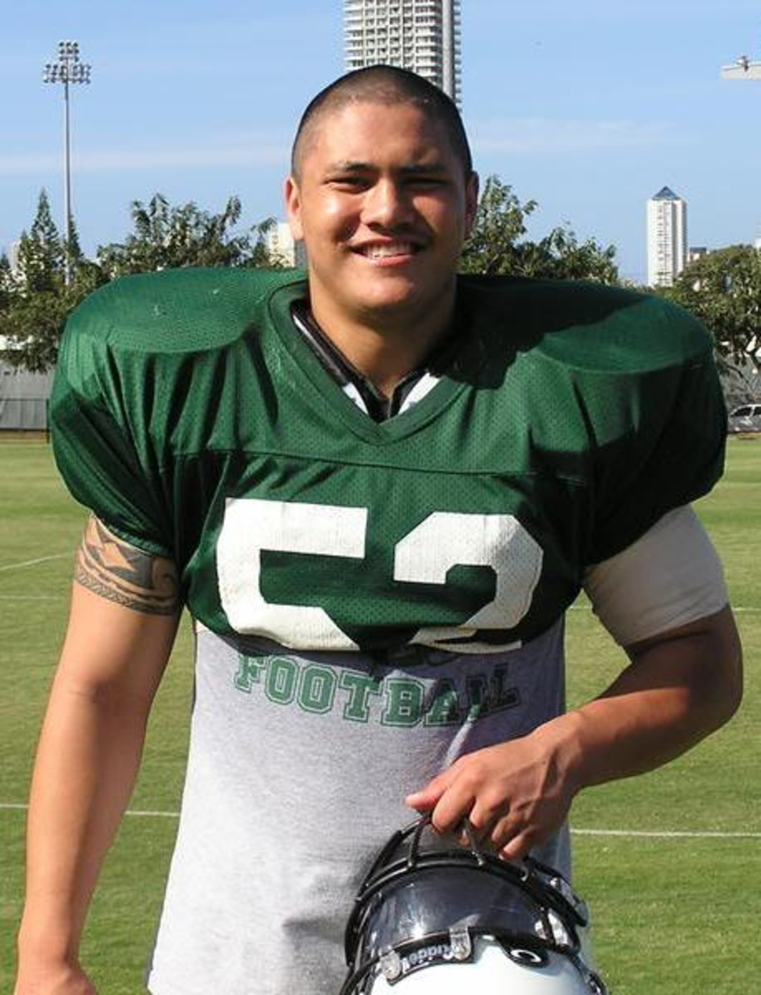 Hawaii LB Cory Paredes