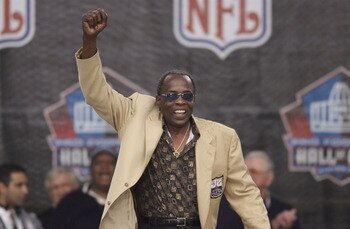 CANTON, OH - AUGUST 3:  Pro Football Hall of Famer (Class of 1980) David (Deacon) Jones pumps his fist as he is introduced as part of the largest gathering of living Hall of Fame members during the 2003 NFL Hall of Fame Induction ceremony on August 3, 200
