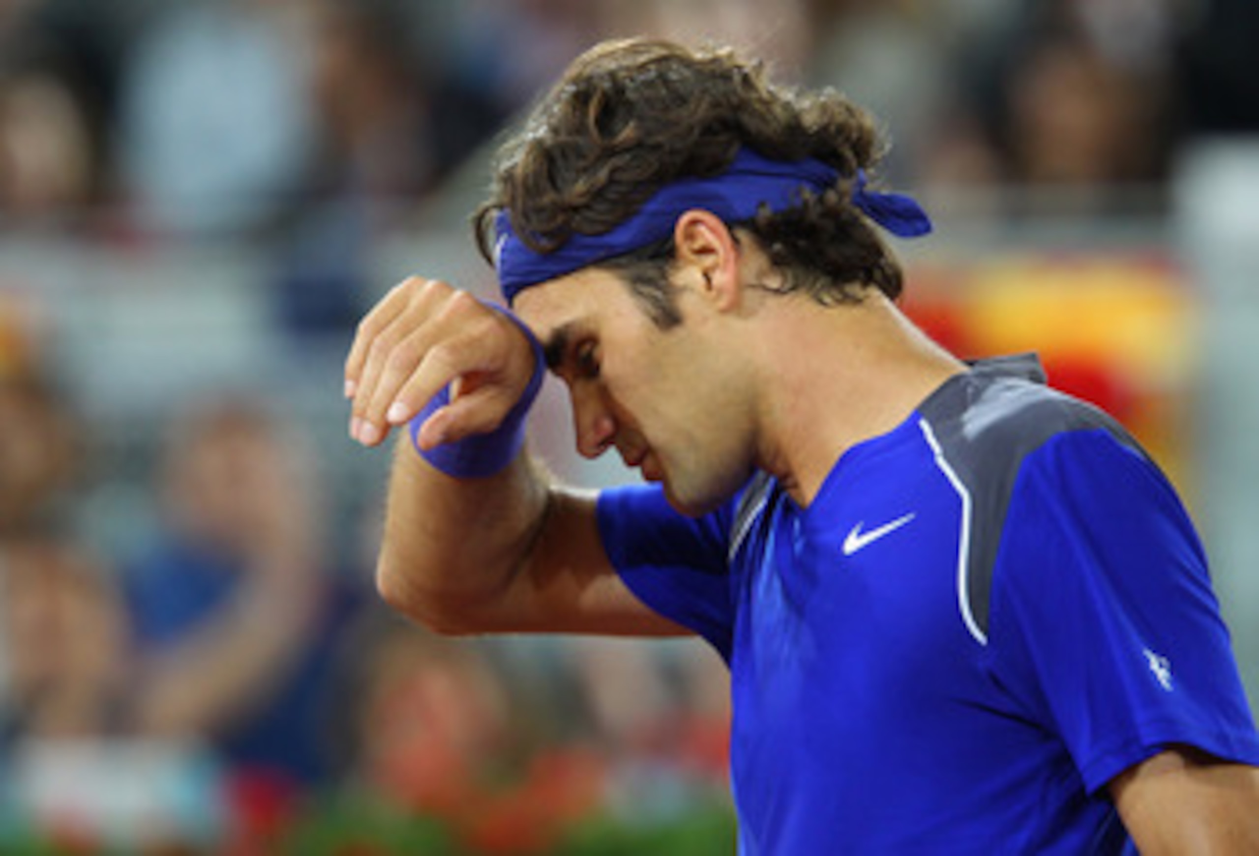 MADRID, SPAIN - MAY 07:  Roger Federer of Switzerland wipes his face in his match against Rafael Nadal of Spain during day eight of the Mutua Madrilena Madrid Open Tennis on May 7, 2011 in Madrid, Spain.  (Photo by Julian Finney/Getty Images)