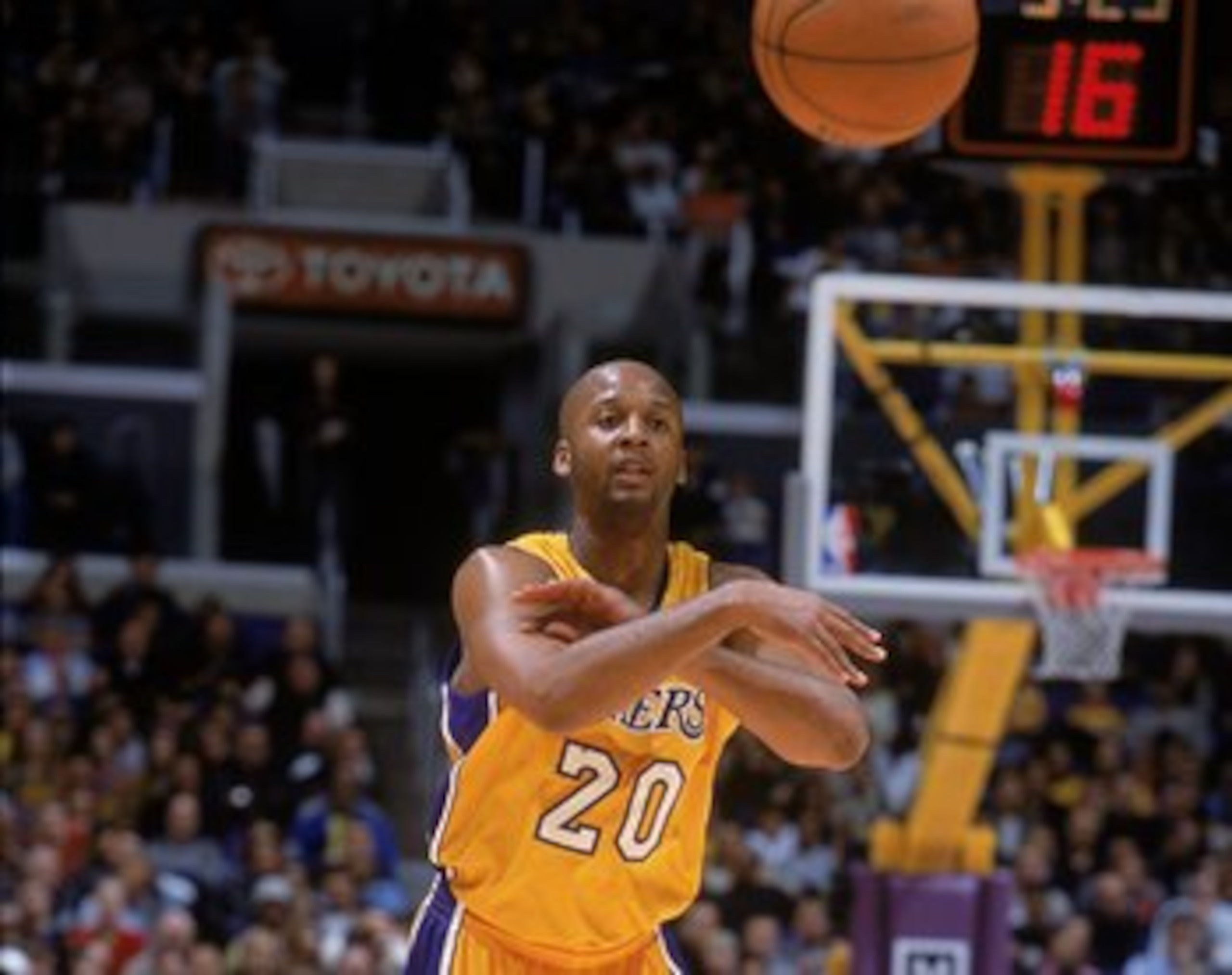 2 Feb 2001:  Brian Shaw #20 of the Los Angeles Lakers passes the ball during the game against the Charlotte Hornets at the STAPLES Center in Los Angeles, California. The Lakers defeated the Hornets 93-87.  NOTE TO USER: It is expressly understood that the