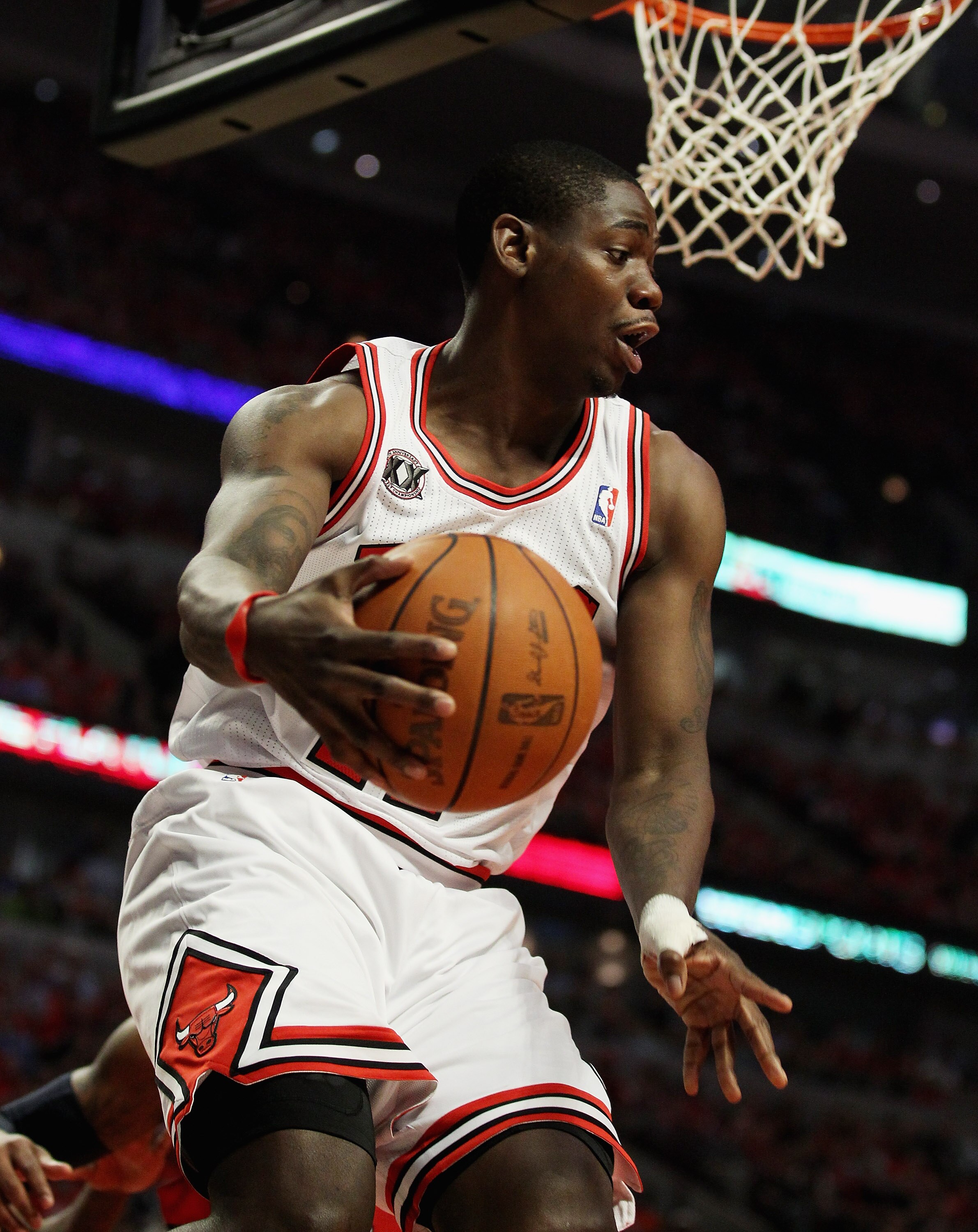 CHICAGO, IL - MAY 10: Ronnie Brewer #11 of the Chicago Bulls leaps to pass against the Atlanta Hawks in Game Five of the Eastern Conference Semifinals in the 2011 NBA Playoffs at the United Center on May 10, 2011 in Chicago, Illinois. The Bulls defeated t
